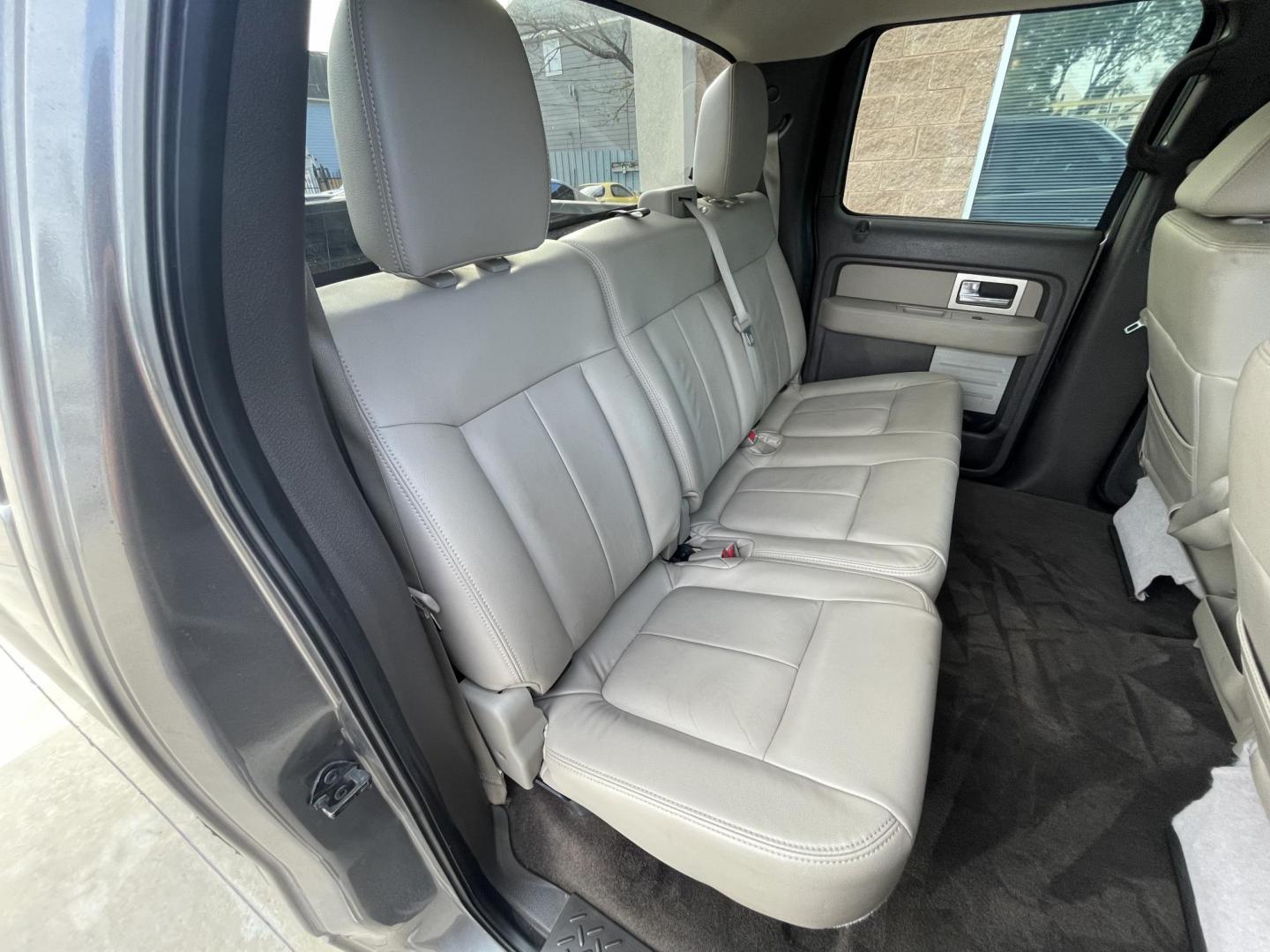 2010 Gray /Silver Ford F-150 Lariat SuperCrew 5.5-ft. Bed 2WD (1FTEW1C86AF) with an 4.6L V8 SOHC 24V engine, 4-Speed Automatic transmission, located at 1501 West 15th St., Houston, 77008, (713) 869-2925, 29.797941, -95.411789 - Photo#11