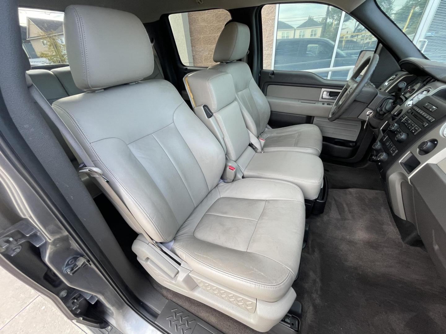 2010 Gray /Silver Ford F-150 Lariat SuperCrew 5.5-ft. Bed 2WD (1FTEW1C86AF) with an 4.6L V8 SOHC 24V engine, 4-Speed Automatic transmission, located at 1501 West 15th St., Houston, 77008, (713) 869-2925, 29.797941, -95.411789 - Photo#16