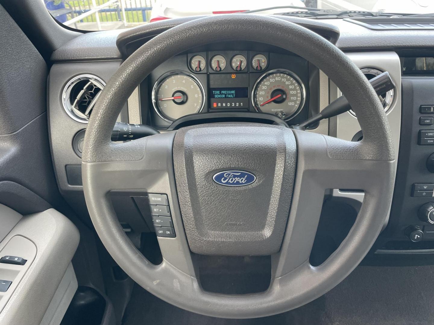 2010 Gray /Silver Ford F-150 Lariat SuperCrew 5.5-ft. Bed 2WD (1FTEW1C86AF) with an 4.6L V8 SOHC 24V engine, 4-Speed Automatic transmission, located at 1501 West 15th St., Houston, 77008, (713) 869-2925, 29.797941, -95.411789 - Photo#18
