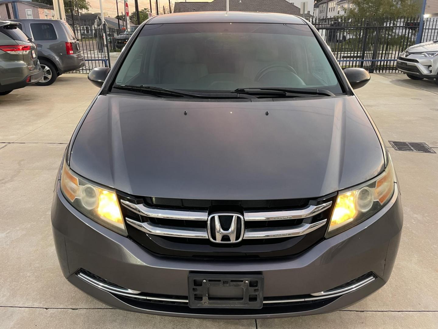 2016 Gray /Silver Honda Odyssey LX (5FNRL5H23GB) with an 3.5L V6 SOHC 24V engine, 6A transmission, located at 1501 West 15th St., Houston, 77008, (713) 869-2925, 29.797941, -95.411789 - Photo#4