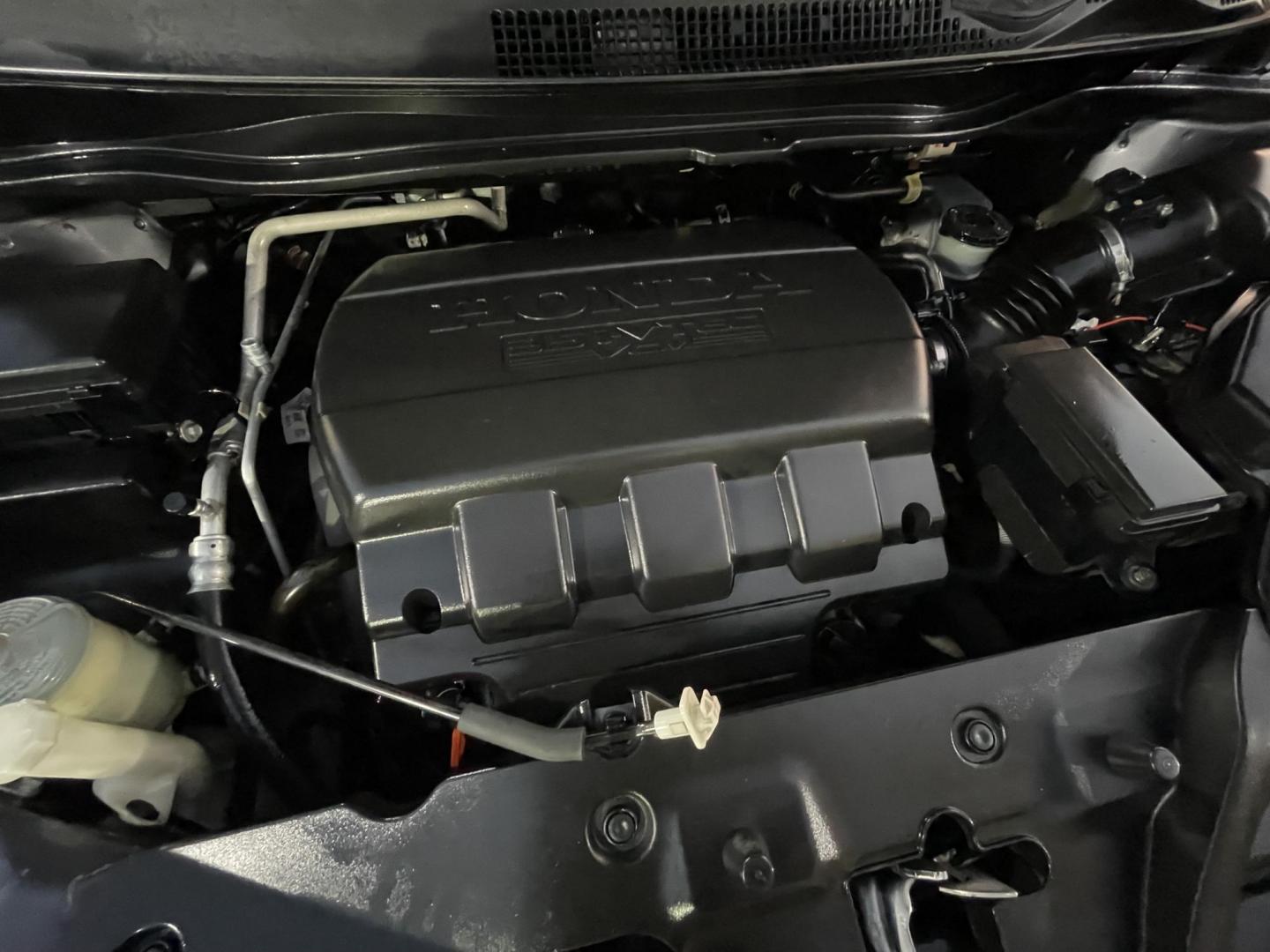 2016 Gray /Silver Honda Odyssey LX (5FNRL5H23GB) with an 3.5L V6 SOHC 24V engine, 6A transmission, located at 1501 West 15th St., Houston, 77008, (713) 869-2925, 29.797941, -95.411789 - Photo#19