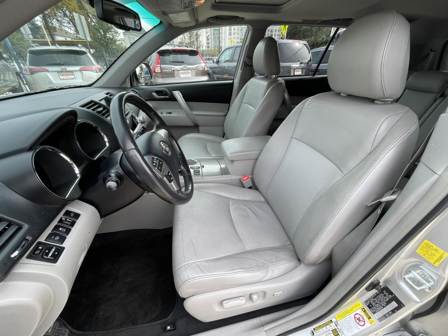 2011 Silver /Silver Toyota Highlander Base 2WD V6 (5TDZK3EH4BS) with an 3.5L V6 DOHC 24V engine, 5-Speed Automatic transmission, located at 1501 West 15th St., Houston, 77008, (713) 869-2925, 29.797941, -95.411789 - Photo#8