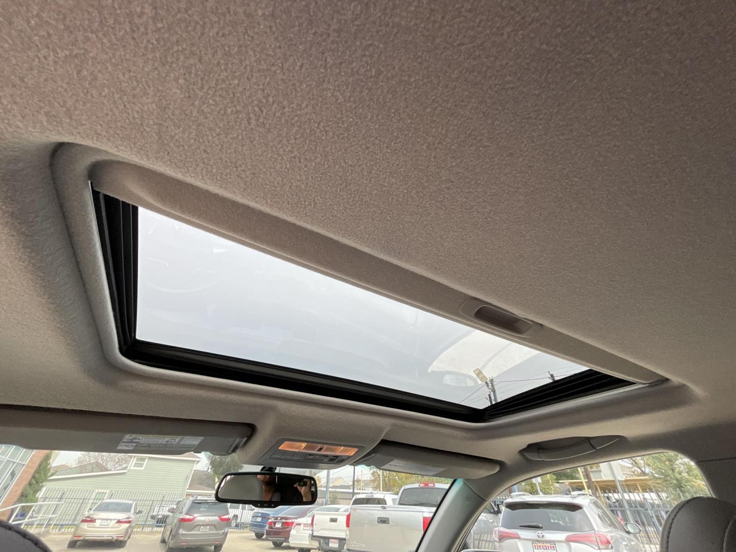 2011 Silver /Silver Toyota Highlander Base 2WD V6 (5TDZK3EH4BS) with an 3.5L V6 DOHC 24V engine, 5-Speed Automatic transmission, located at 1501 West 15th St., Houston, 77008, (713) 869-2925, 29.797941, -95.411789 - Photo#20