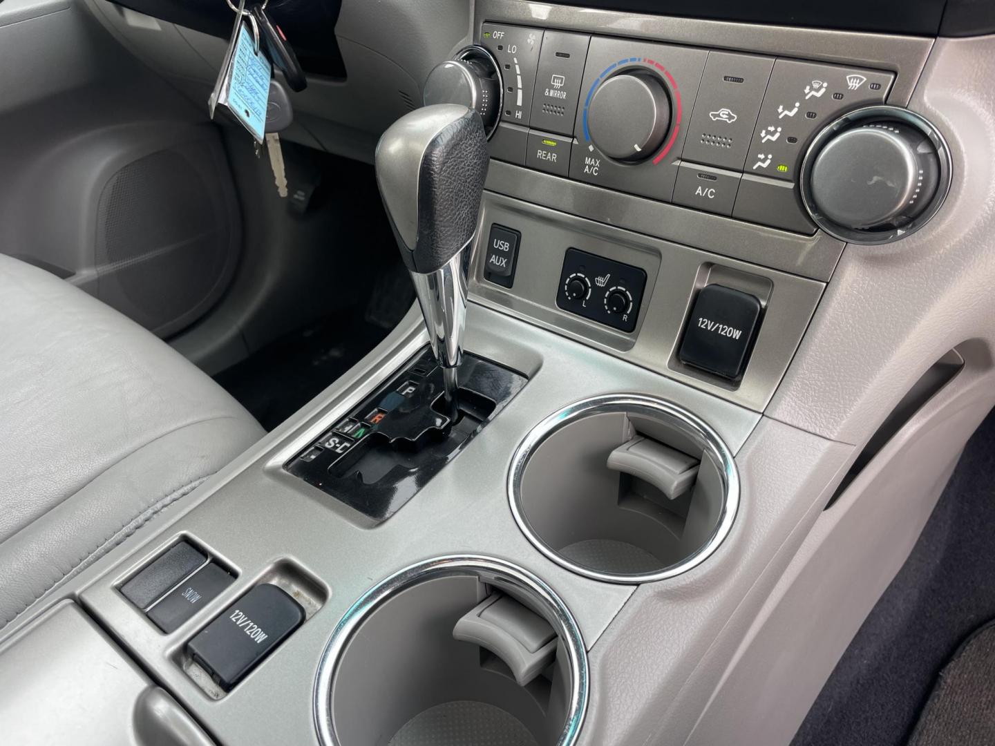 2011 Silver /Silver Toyota Highlander Base 2WD V6 (5TDZK3EH4BS) with an 3.5L V6 DOHC 24V engine, 5-Speed Automatic transmission, located at 1501 West 15th St., Houston, 77008, (713) 869-2925, 29.797941, -95.411789 - Photo#23