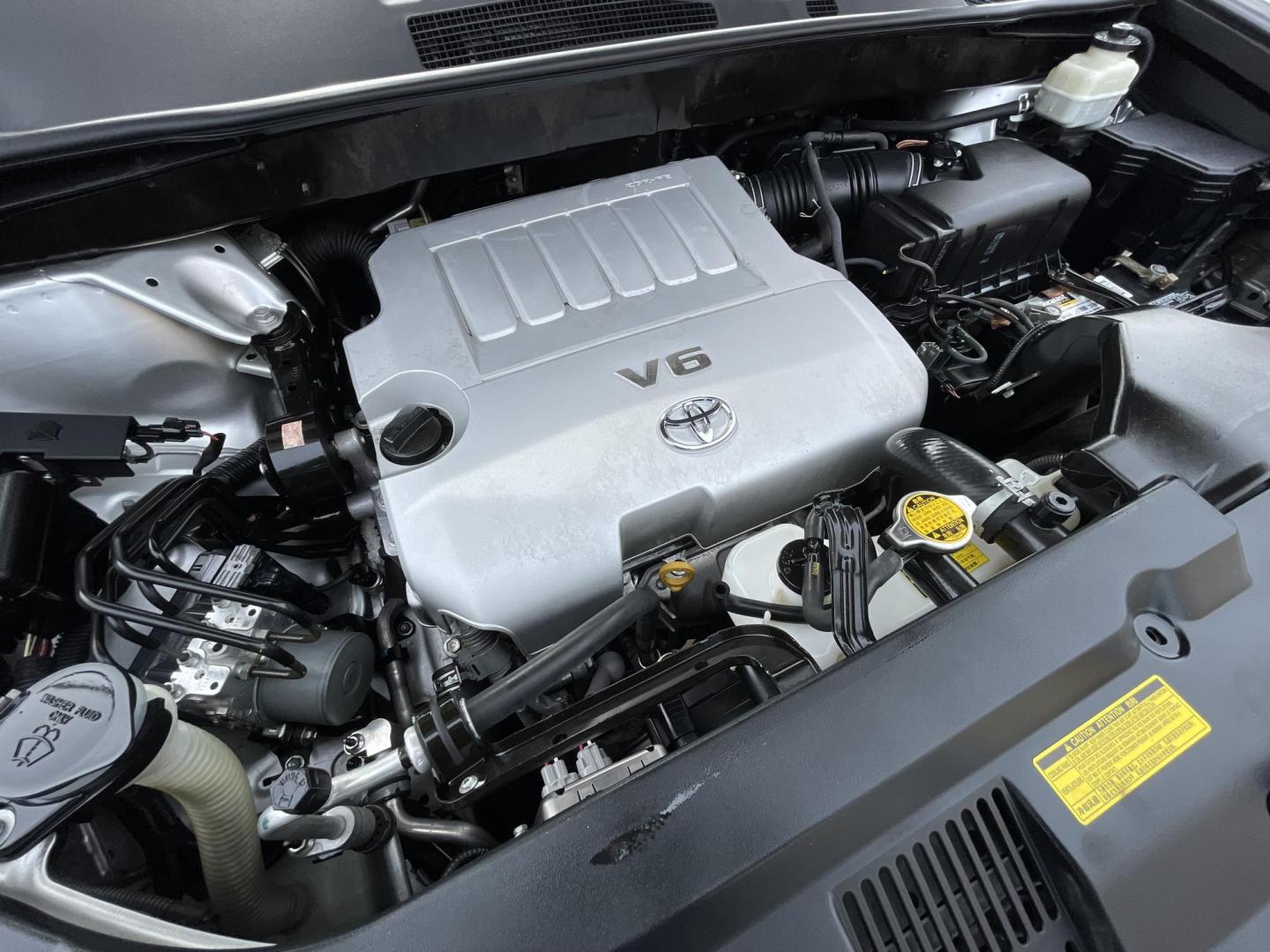 2011 Silver /Silver Toyota Highlander Base 2WD V6 (5TDZK3EH4BS) with an 3.5L V6 DOHC 24V engine, 5-Speed Automatic transmission, located at 1501 West 15th St., Houston, 77008, (713) 869-2925, 29.797941, -95.411789 - Photo#25