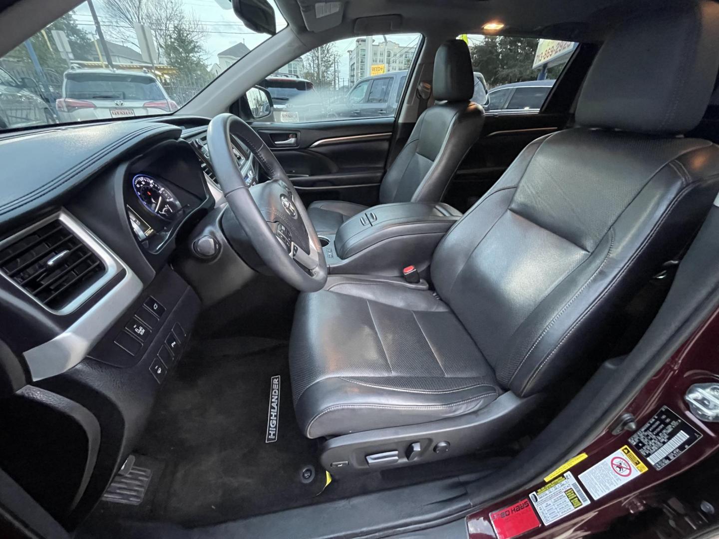 2015 Burgundy /Black Toyota Highlander Limited FWD V6 (5TDYKRFH9FS) with an 3.5L V6 DOHC 24V engine, 6-Speed Automatic transmission, located at 1501 West 15th St., Houston, 77008, (713) 869-2925, 29.797941, -95.411789 - Photo#9