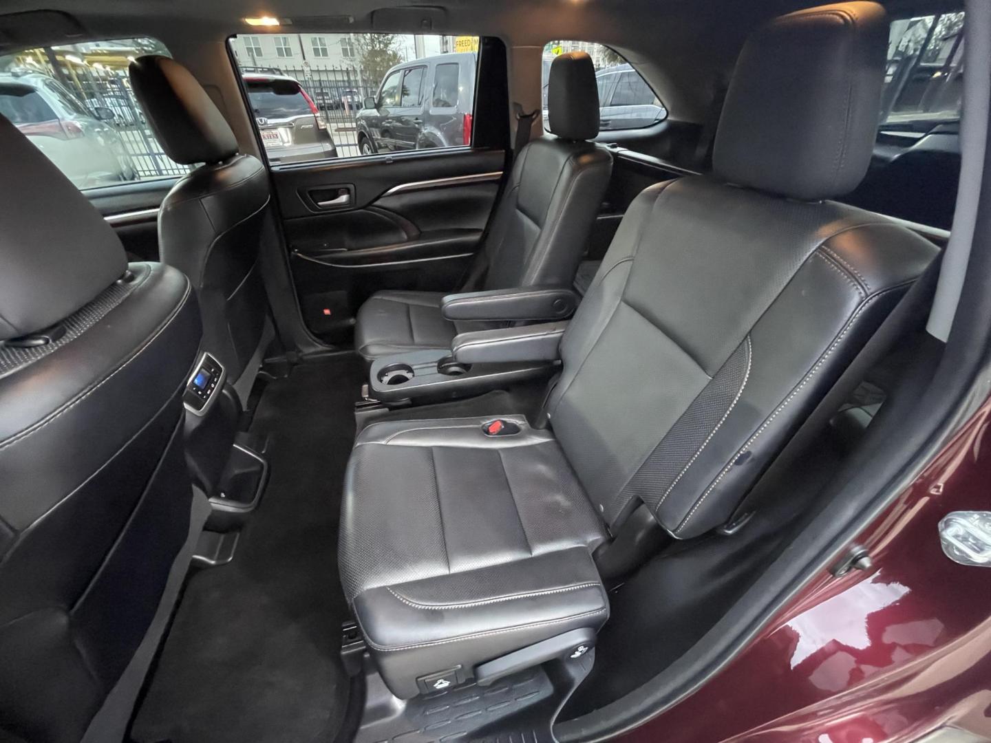 2015 Burgundy /Black Toyota Highlander Limited FWD V6 (5TDYKRFH9FS) with an 3.5L V6 DOHC 24V engine, 6-Speed Automatic transmission, located at 1501 West 15th St., Houston, 77008, (713) 869-2925, 29.797941, -95.411789 - Photo#10