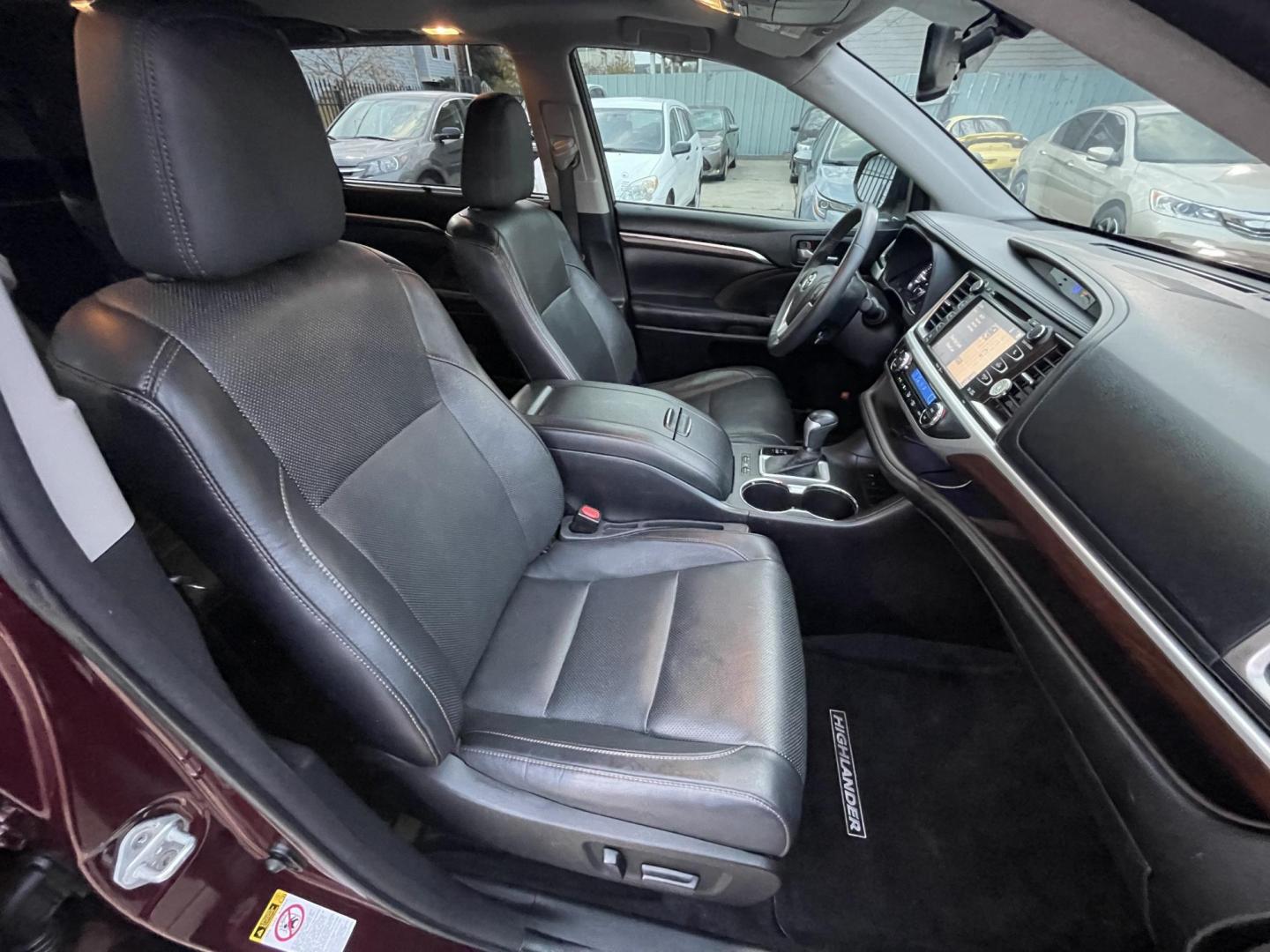 2015 Burgundy /Black Toyota Highlander Limited FWD V6 (5TDYKRFH9FS) with an 3.5L V6 DOHC 24V engine, 6-Speed Automatic transmission, located at 1501 West 15th St., Houston, 77008, (713) 869-2925, 29.797941, -95.411789 - Photo#12