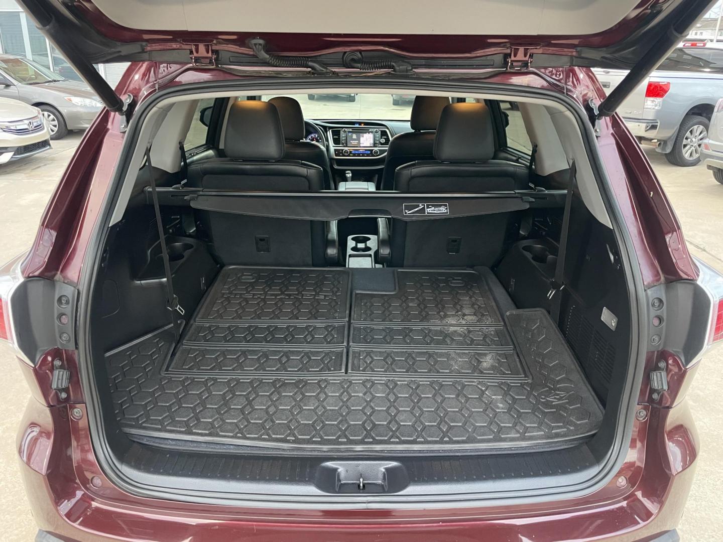 2015 Burgundy /Black Toyota Highlander Limited FWD V6 (5TDYKRFH9FS) with an 3.5L V6 DOHC 24V engine, 6-Speed Automatic transmission, located at 1501 West 15th St., Houston, 77008, (713) 869-2925, 29.797941, -95.411789 - Photo#14