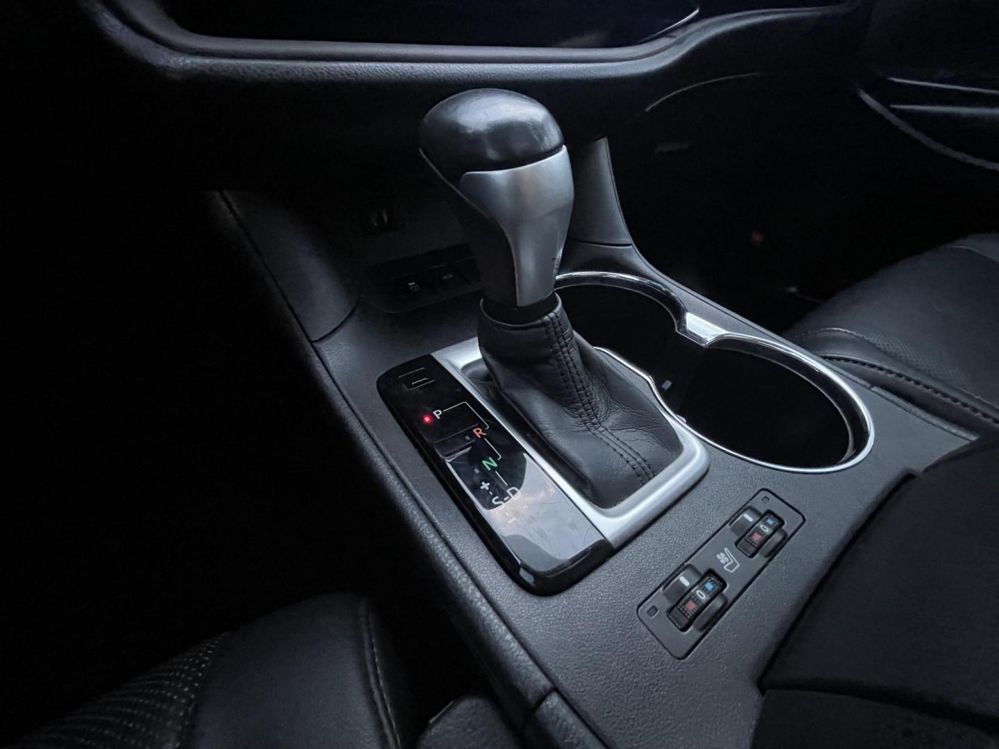 2015 Burgundy /Black Toyota Highlander Limited FWD V6 (5TDYKRFH9FS) with an 3.5L V6 DOHC 24V engine, 6-Speed Automatic transmission, located at 1501 West 15th St., Houston, 77008, (713) 869-2925, 29.797941, -95.411789 - Photo#22