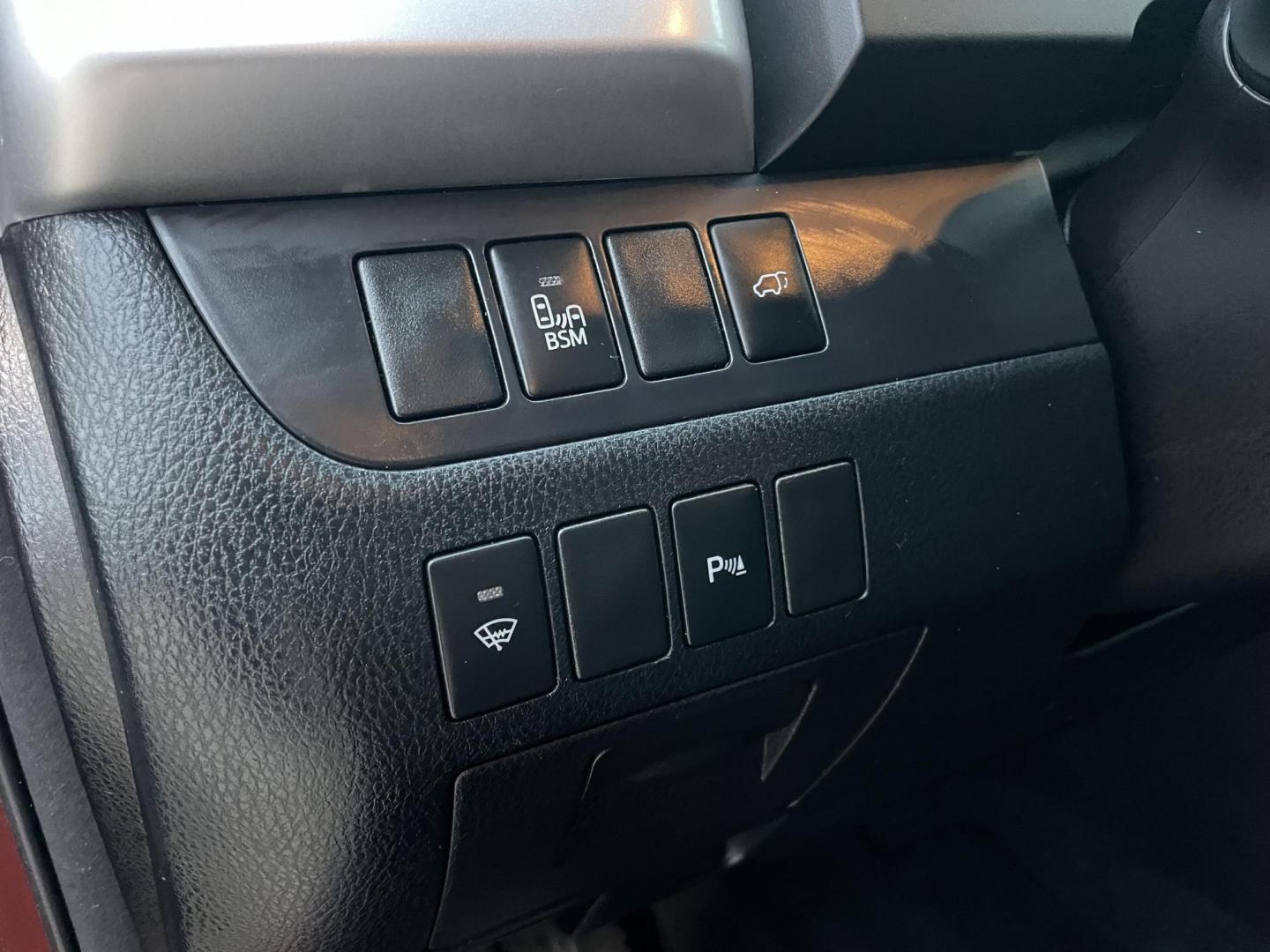 2015 Burgundy /Black Toyota Highlander Limited FWD V6 (5TDYKRFH9FS) with an 3.5L V6 DOHC 24V engine, 6-Speed Automatic transmission, located at 1501 West 15th St., Houston, 77008, (713) 869-2925, 29.797941, -95.411789 - Photo#27