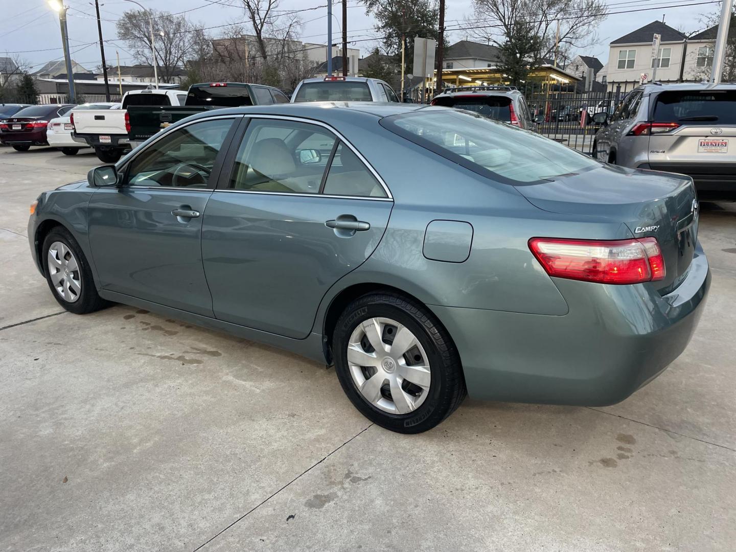 2009 Green /Beige Toyota Camry CE 5-Spd AT (4T4BE46K99R) with an 2.4L L4 DOHC 16V engine, 5-Speed Automatic Overdrive transmission, located at 1501 West 15th St., Houston, 77008, (713) 869-2925, 29.797941, -95.411789 - Photo#3