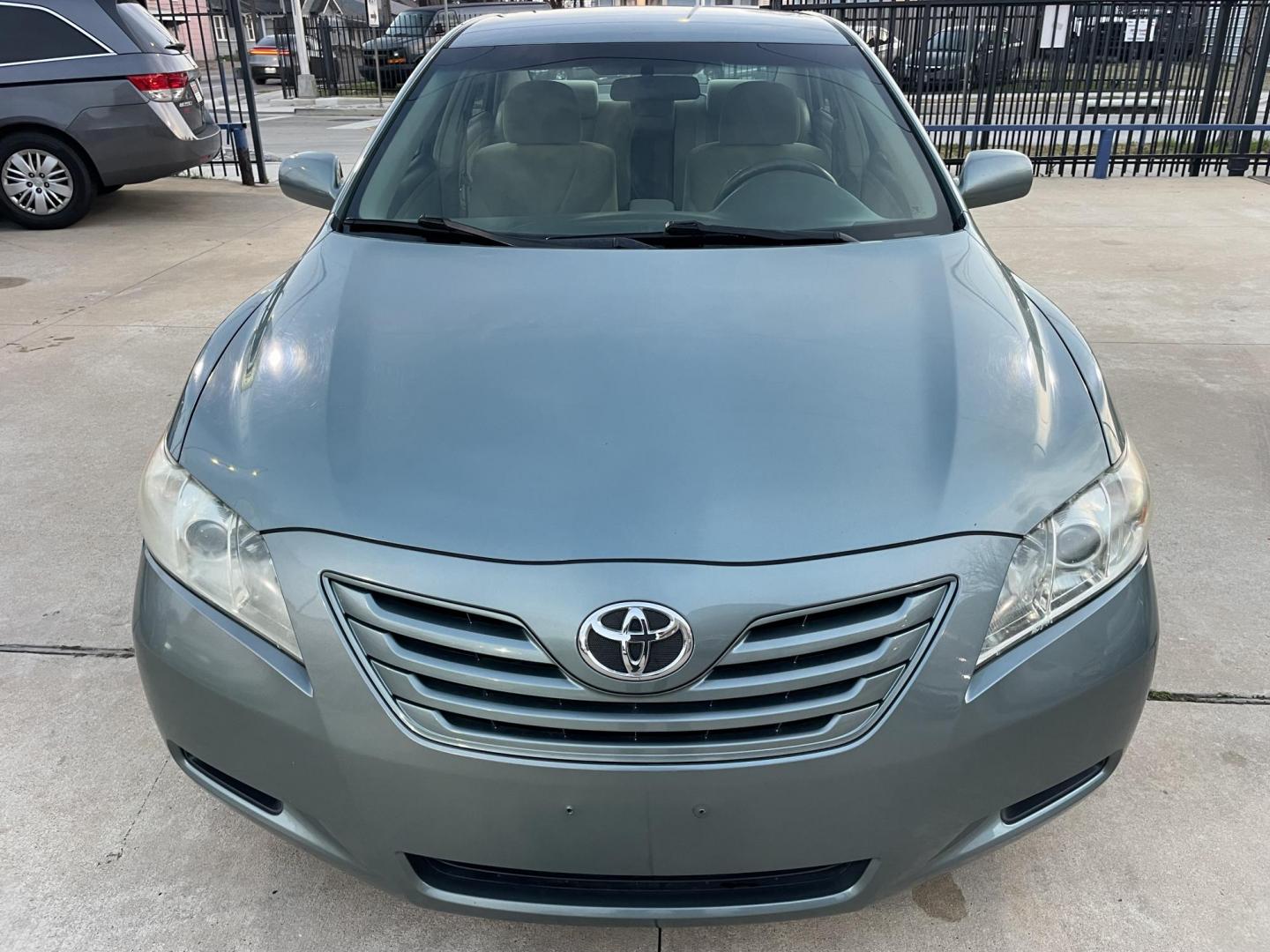 2009 Green /Beige Toyota Camry CE 5-Spd AT (4T4BE46K99R) with an 2.4L L4 DOHC 16V engine, 5-Speed Automatic Overdrive transmission, located at 1501 West 15th St., Houston, 77008, (713) 869-2925, 29.797941, -95.411789 - Photo#4