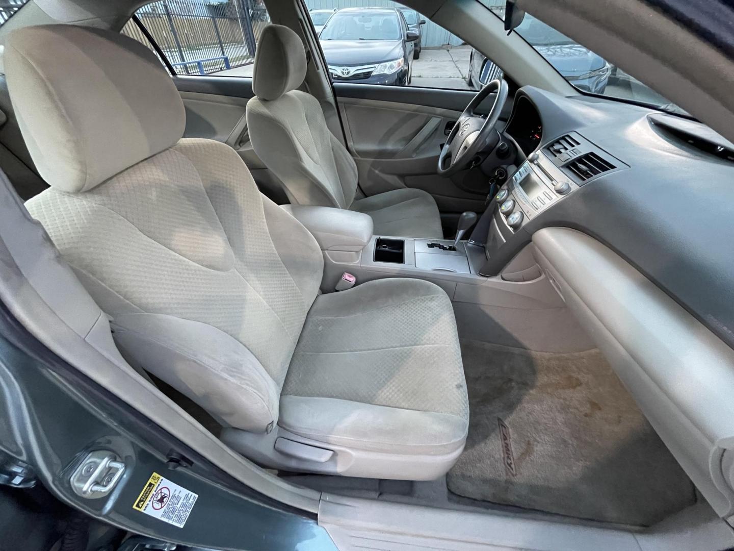 2009 Green /Beige Toyota Camry CE 5-Spd AT (4T4BE46K99R) with an 2.4L L4 DOHC 16V engine, 5-Speed Automatic Overdrive transmission, located at 1501 West 15th St., Houston, 77008, (713) 869-2925, 29.797941, -95.411789 - Photo#9