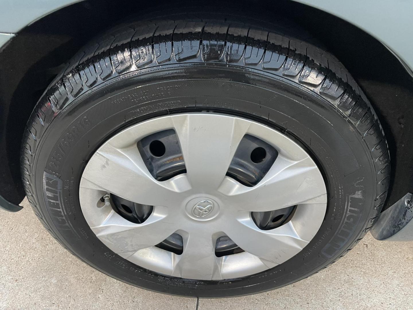 2009 Green /Beige Toyota Camry CE 5-Spd AT (4T4BE46K99R) with an 2.4L L4 DOHC 16V engine, 5-Speed Automatic Overdrive transmission, located at 1501 West 15th St., Houston, 77008, (713) 869-2925, 29.797941, -95.411789 - Photo#12