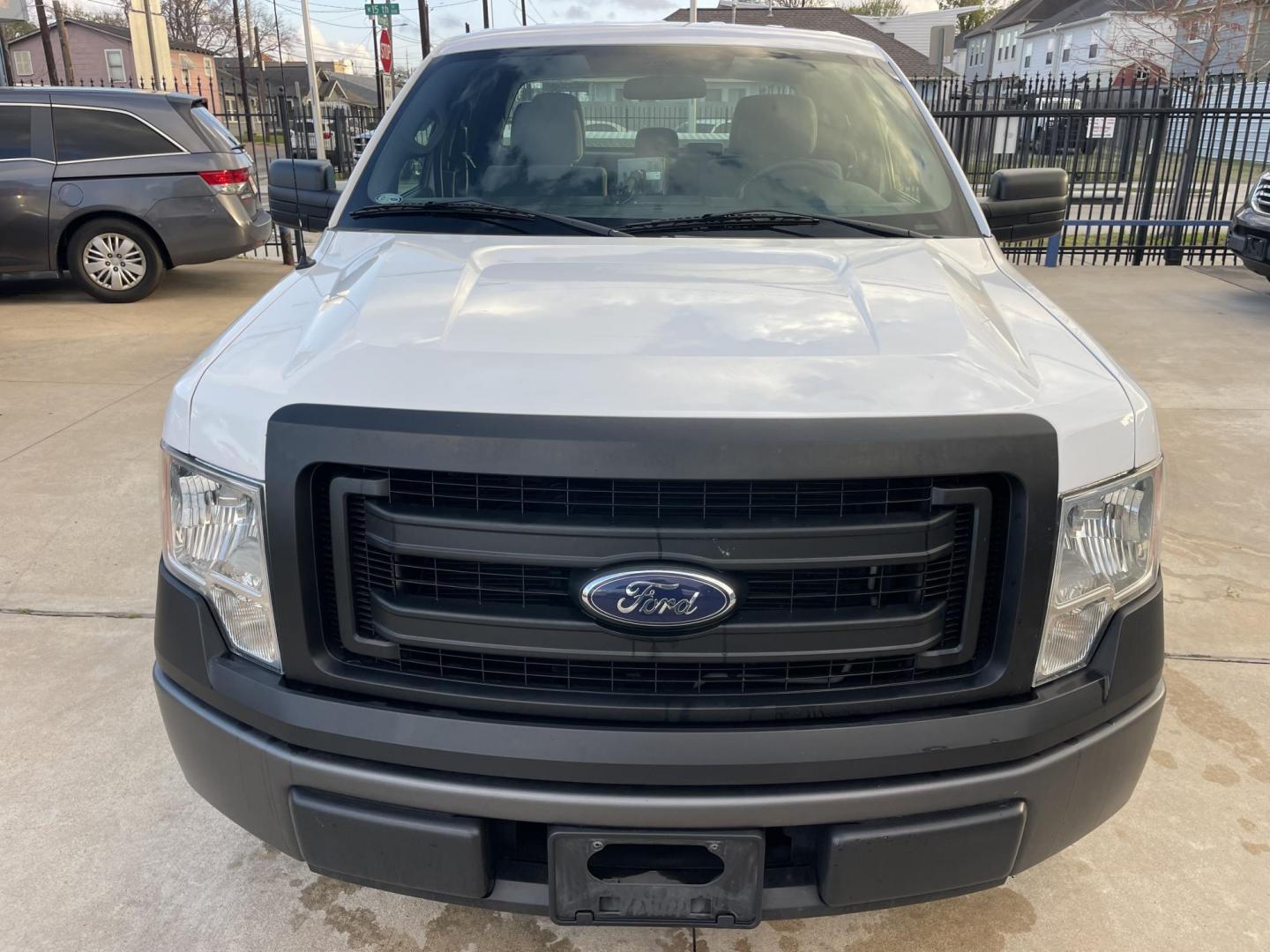 2014 White /Silver Ford F-150 XLT SuperCab 8-ft. Bed 2WD (1FTEX1CM5EK) with an 3.7L V6 DOHC 24V engine, 6-Speed Automatic transmission, located at 1501 West 15th St., Houston, 77008, (713) 869-2925, 29.797941, -95.411789 - Photo#4