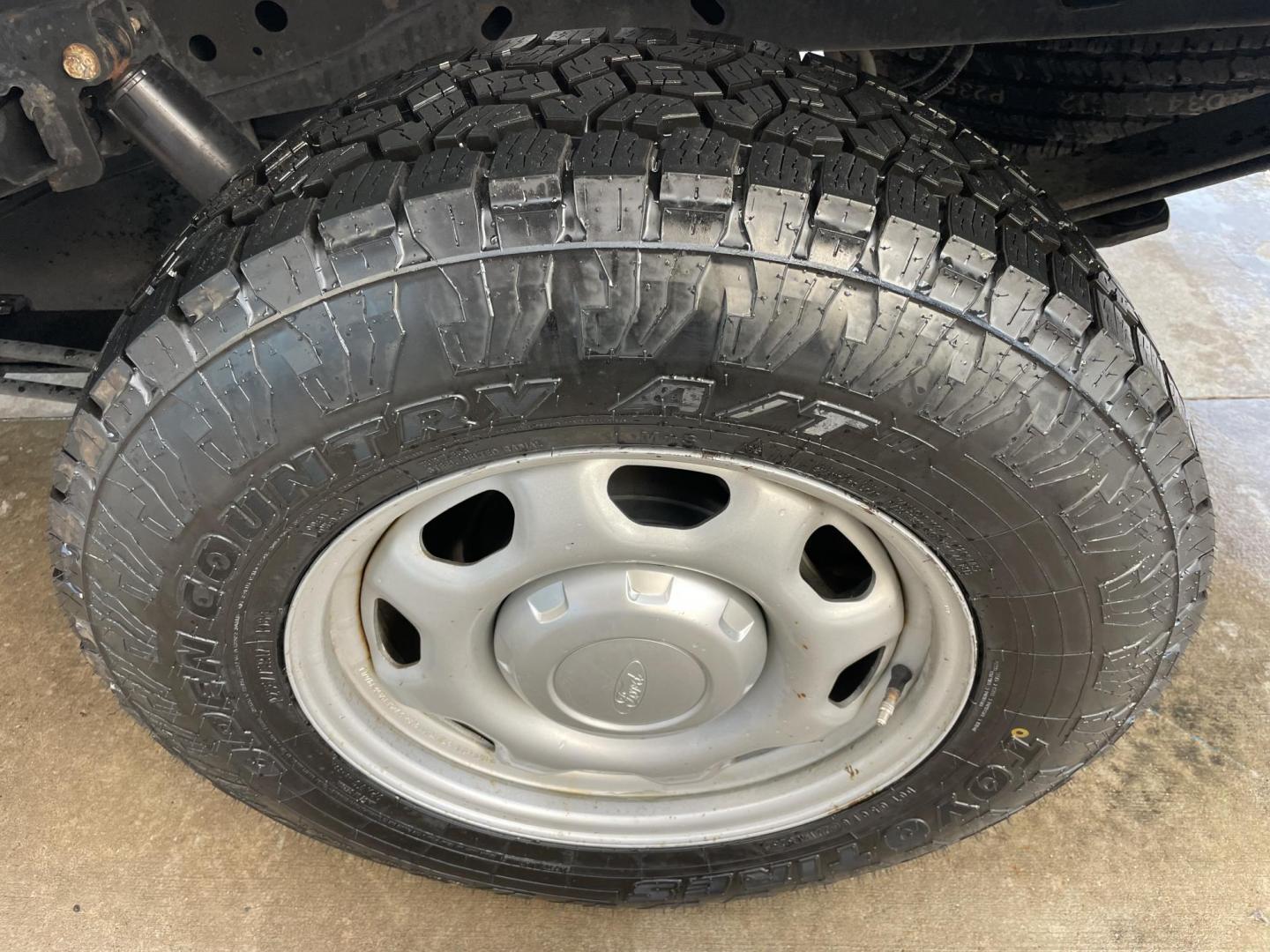 2014 White /Silver Ford F-150 XLT SuperCab 8-ft. Bed 2WD (1FTEX1CM5EK) with an 3.7L V6 DOHC 24V engine, 6-Speed Automatic transmission, located at 1501 West 15th St., Houston, 77008, (713) 869-2925, 29.797941, -95.411789 - Photo#7