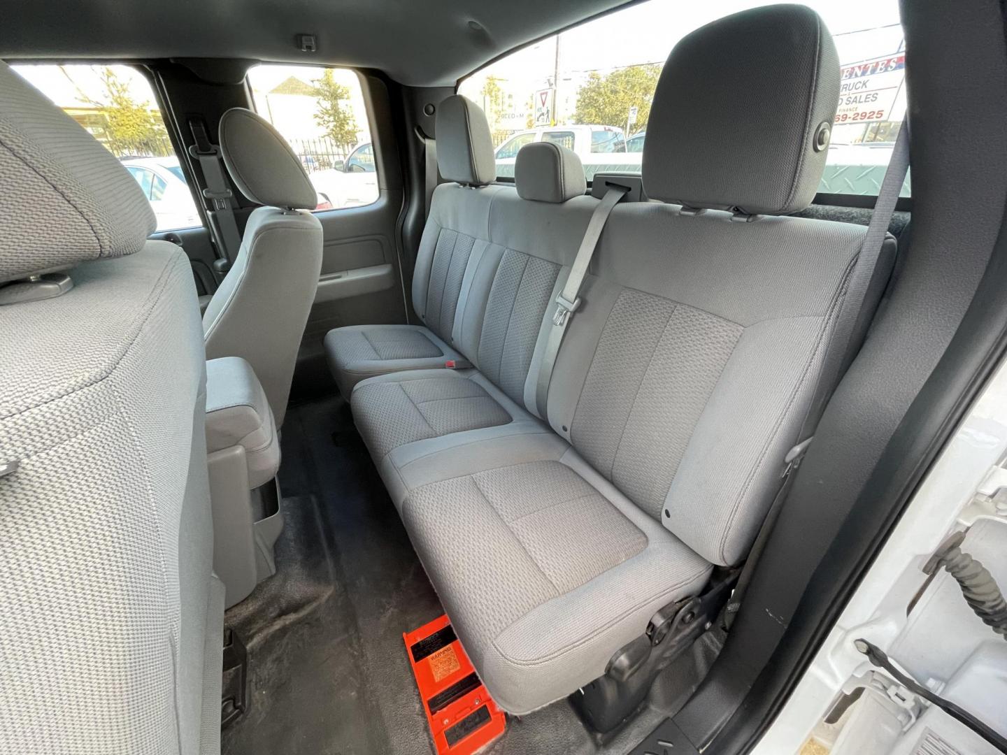 2014 White /Silver Ford F-150 XLT SuperCab 8-ft. Bed 2WD (1FTEX1CM5EK) with an 3.7L V6 DOHC 24V engine, 6-Speed Automatic transmission, located at 1501 West 15th St., Houston, 77008, (713) 869-2925, 29.797941, -95.411789 - Photo#9