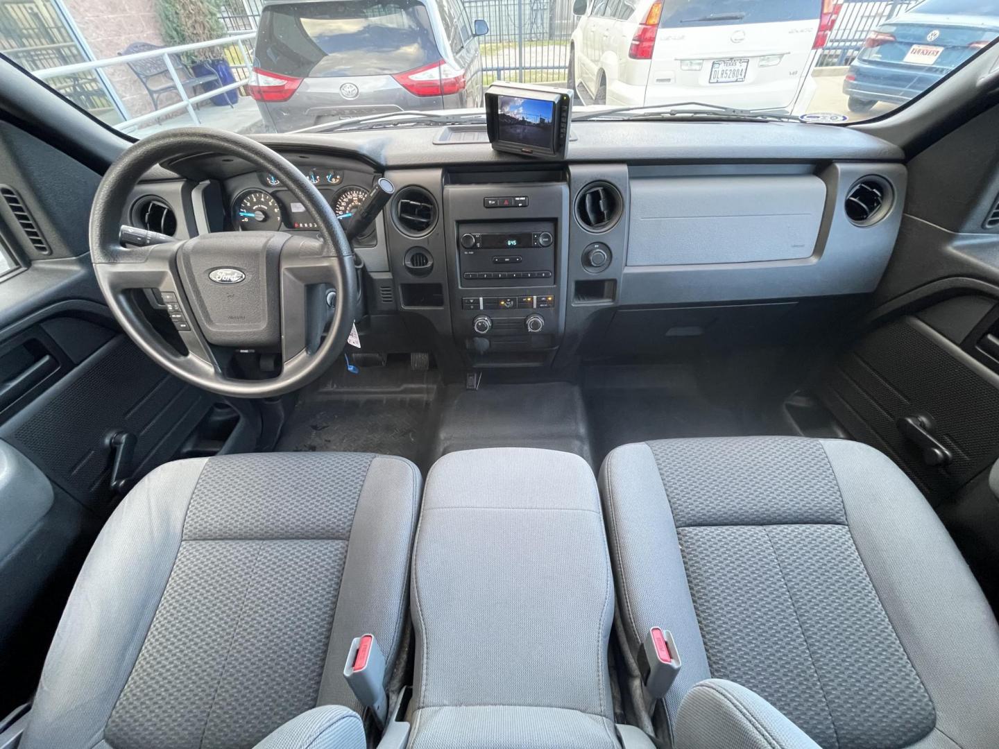 2014 White /Silver Ford F-150 XLT SuperCab 8-ft. Bed 2WD (1FTEX1CM5EK) with an 3.7L V6 DOHC 24V engine, 6-Speed Automatic transmission, located at 1501 West 15th St., Houston, 77008, (713) 869-2925, 29.797941, -95.411789 - Photo#15