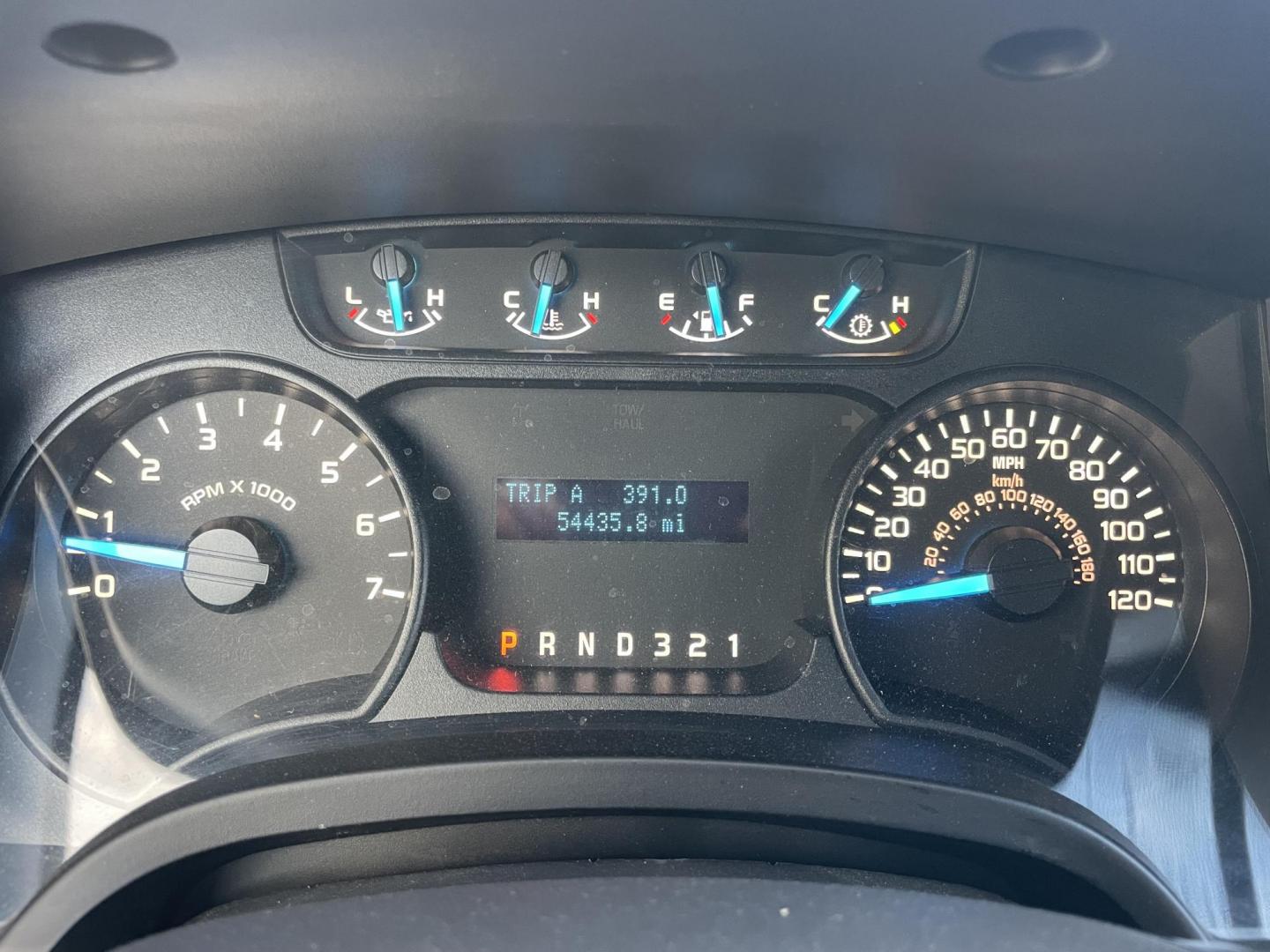 2014 White /Silver Ford F-150 XLT SuperCab 8-ft. Bed 2WD (1FTEX1CM5EK) with an 3.7L V6 DOHC 24V engine, 6-Speed Automatic transmission, located at 1501 West 15th St., Houston, 77008, (713) 869-2925, 29.797941, -95.411789 - Photo#18