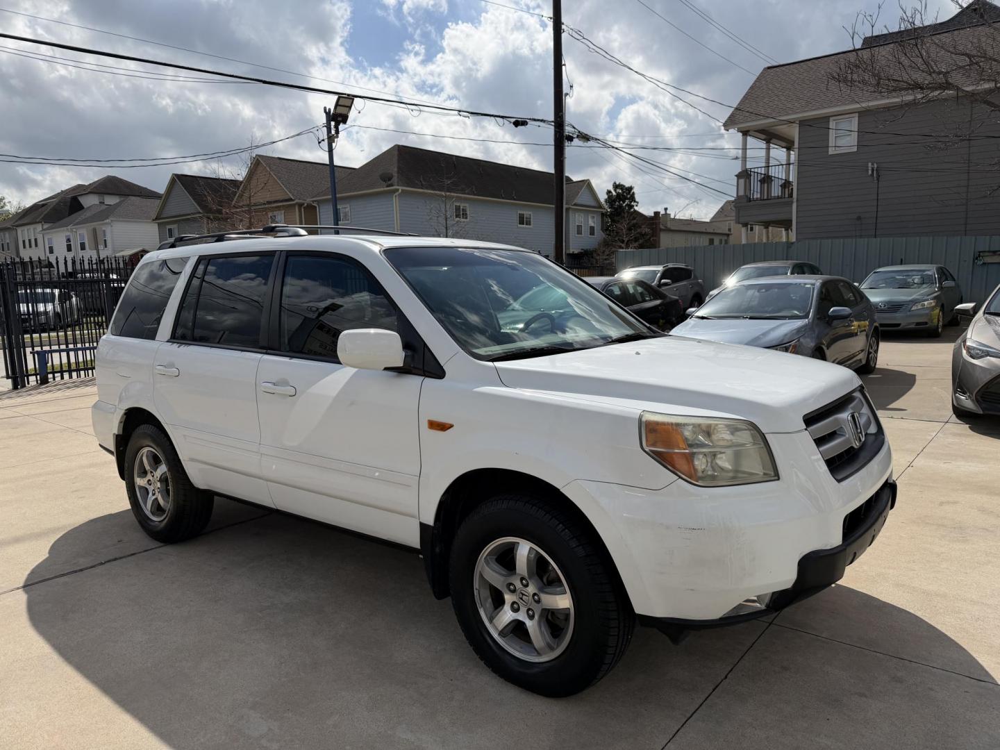 2008 White /Tan Honda Pilot EX-L 2WD (5FNYF28528B) with an 3.5L V6 SOHC 24V engine, 5-Speed Automatic Overdrive transmission, located at 1501 West 15th St., Houston, 77008, (713) 869-2925, 29.797941, -95.411789 - Photo#1
