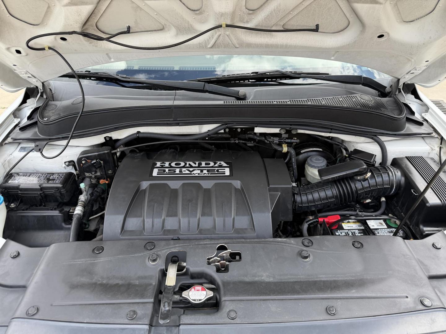 2008 White /Tan Honda Pilot EX-L 2WD (5FNYF28528B) with an 3.5L V6 SOHC 24V engine, 5-Speed Automatic Overdrive transmission, located at 1501 West 15th St., Houston, 77008, (713) 869-2925, 29.797941, -95.411789 - Photo#12