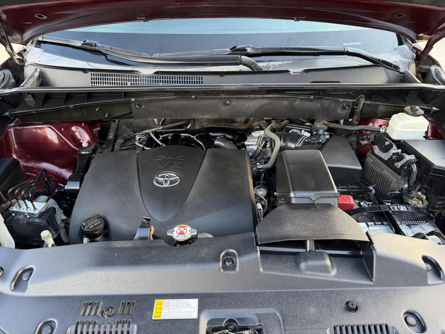 2019 Maroon /Tan Toyota Highlander XLE AWD V6 (5TDJZRFHXKS) with an 3.5L V6 DOHC 24V engine, 6A transmission, located at 1501 West 15th St., Houston, 77008, (713) 869-2925, 29.797941, -95.411789 - Photo#12