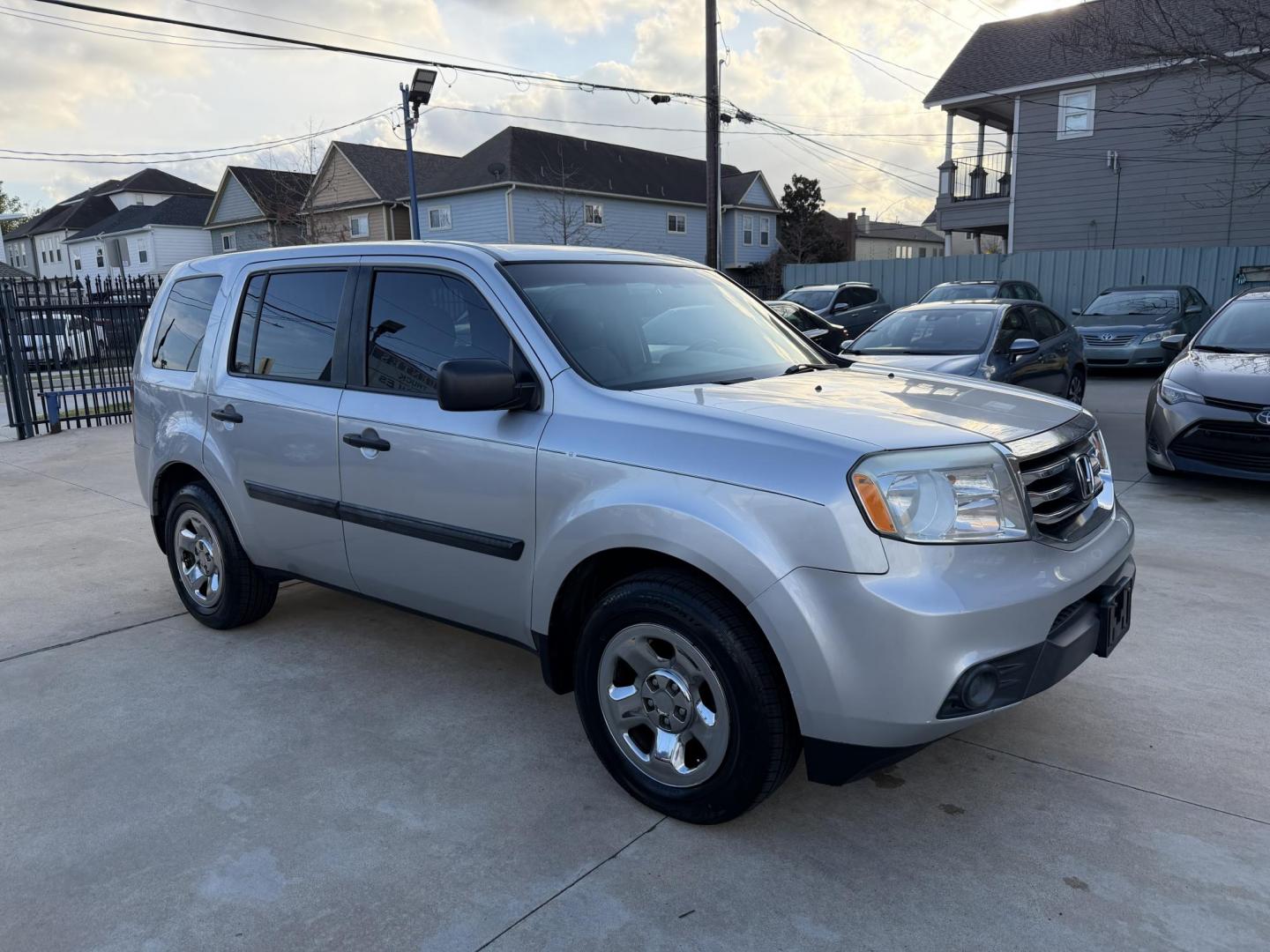 2015 Silver /Grey Honda Pilot LX 2WD (5FNYF3H25FB) with an 3.5L V6 SOHC 24V engine, 5-Speed Automatic transmission, located at 1501 West 15th St., Houston, 77008, (713) 869-2925, 29.797941, -95.411789 - Photo#1