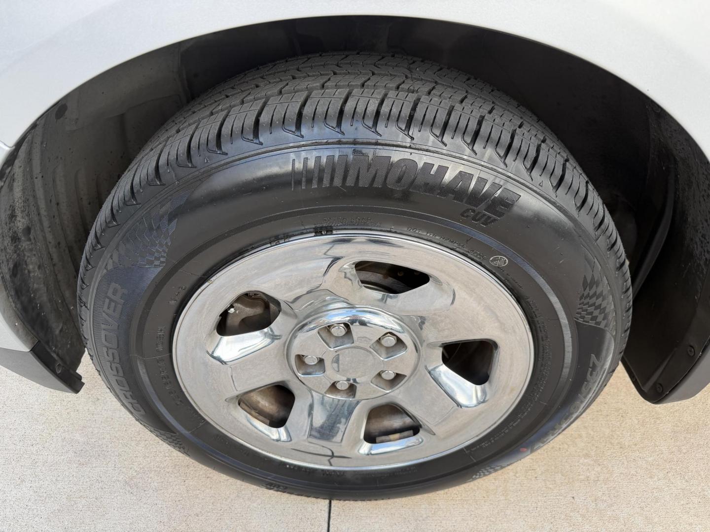 2015 Silver /Grey Honda Pilot LX 2WD (5FNYF3H25FB) with an 3.5L V6 SOHC 24V engine, 5-Speed Automatic transmission, located at 1501 West 15th St., Houston, 77008, (713) 869-2925, 29.797941, -95.411789 - Photo#10