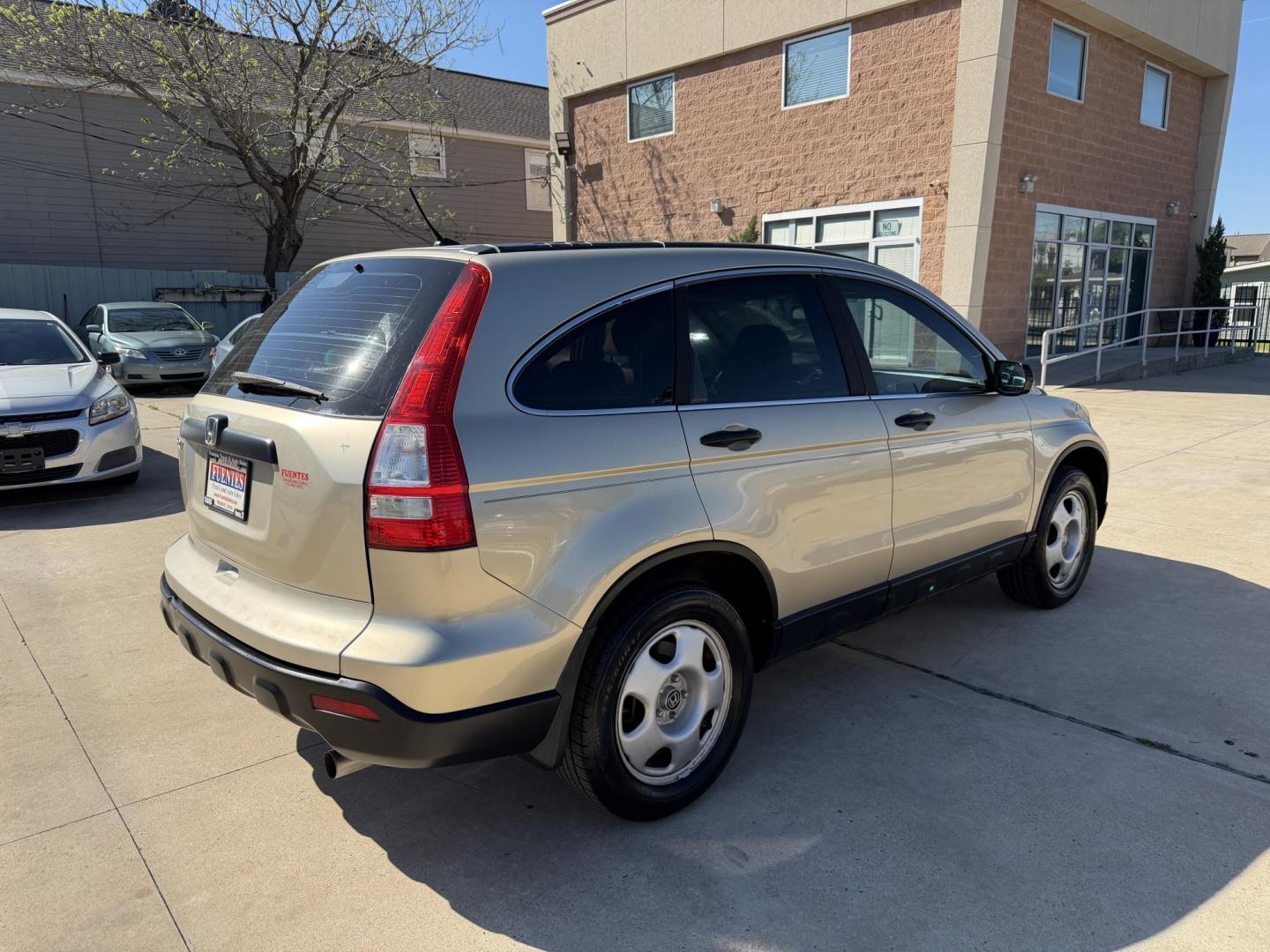 2008 Beige /Beige Honda CR-V LX 2WD AT (5J6RE38348L) with an 2.4L L4 DOHC 16V engine, 5-Speed Automatic Overdrive transmission, located at 1501 West 15th St., Houston, 77008, (713) 869-2925, 29.797941, -95.411789 - Photo#2