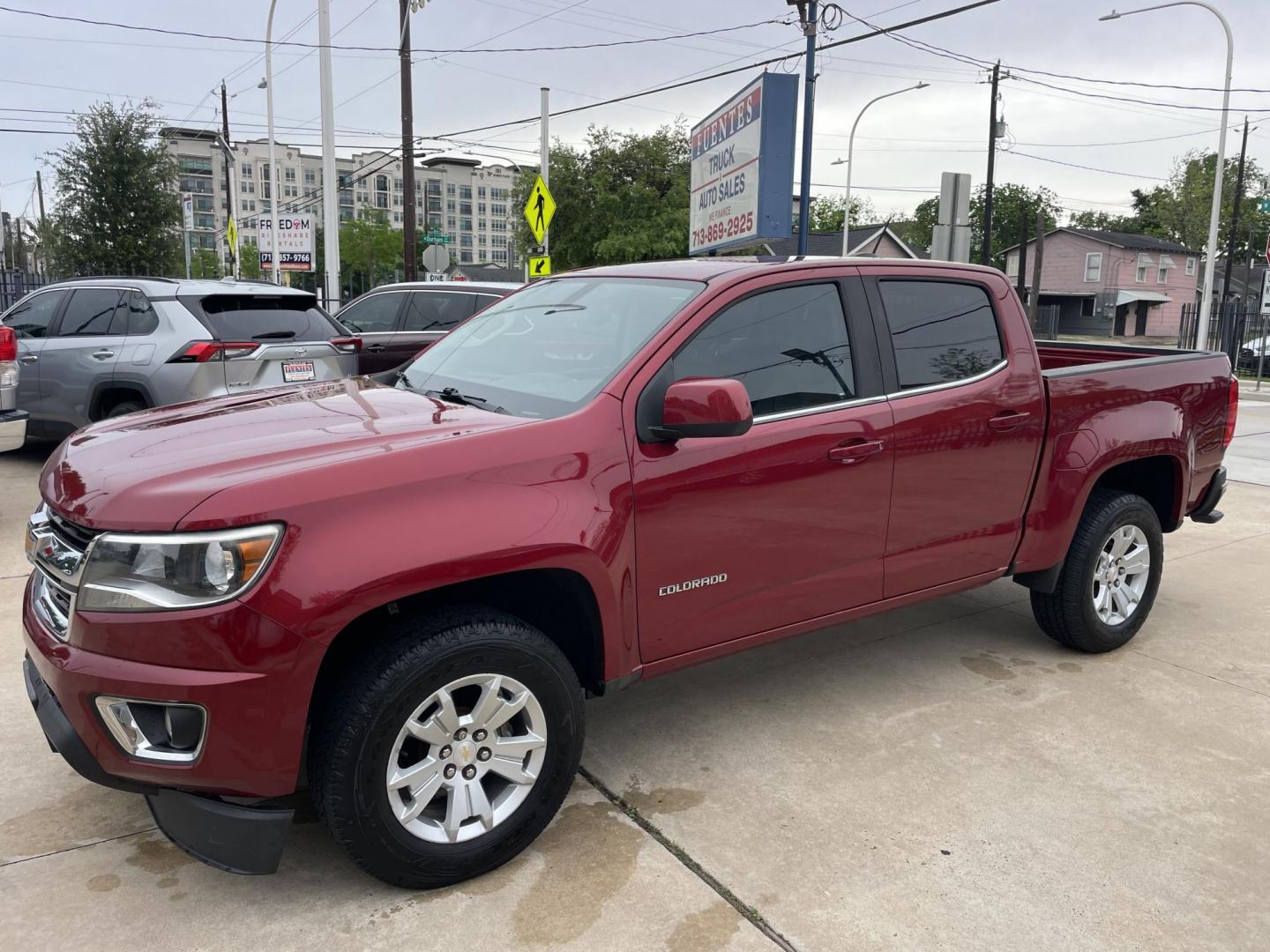 2017 Red /Gray Chevrolet Colorado LT Crew Cab 2WD Short Box (1GCGSCEA1H1) with an 2.5L L4 DOHC 16V GAS engine, 6A transmission, located at 1501 West 15th St., Houston, 77008, (713) 869-2925, 29.797941, -95.411789 - Photo#0