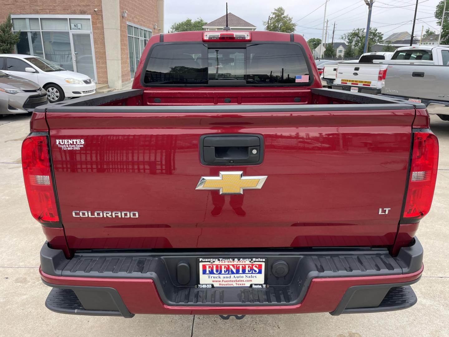 2017 Red /Gray Chevrolet Colorado LT Crew Cab 2WD Short Box (1GCGSCEA1H1) with an 2.5L L4 DOHC 16V GAS engine, 6A transmission, located at 1501 West 15th St., Houston, 77008, (713) 869-2925, 29.797941, -95.411789 - Photo#2
