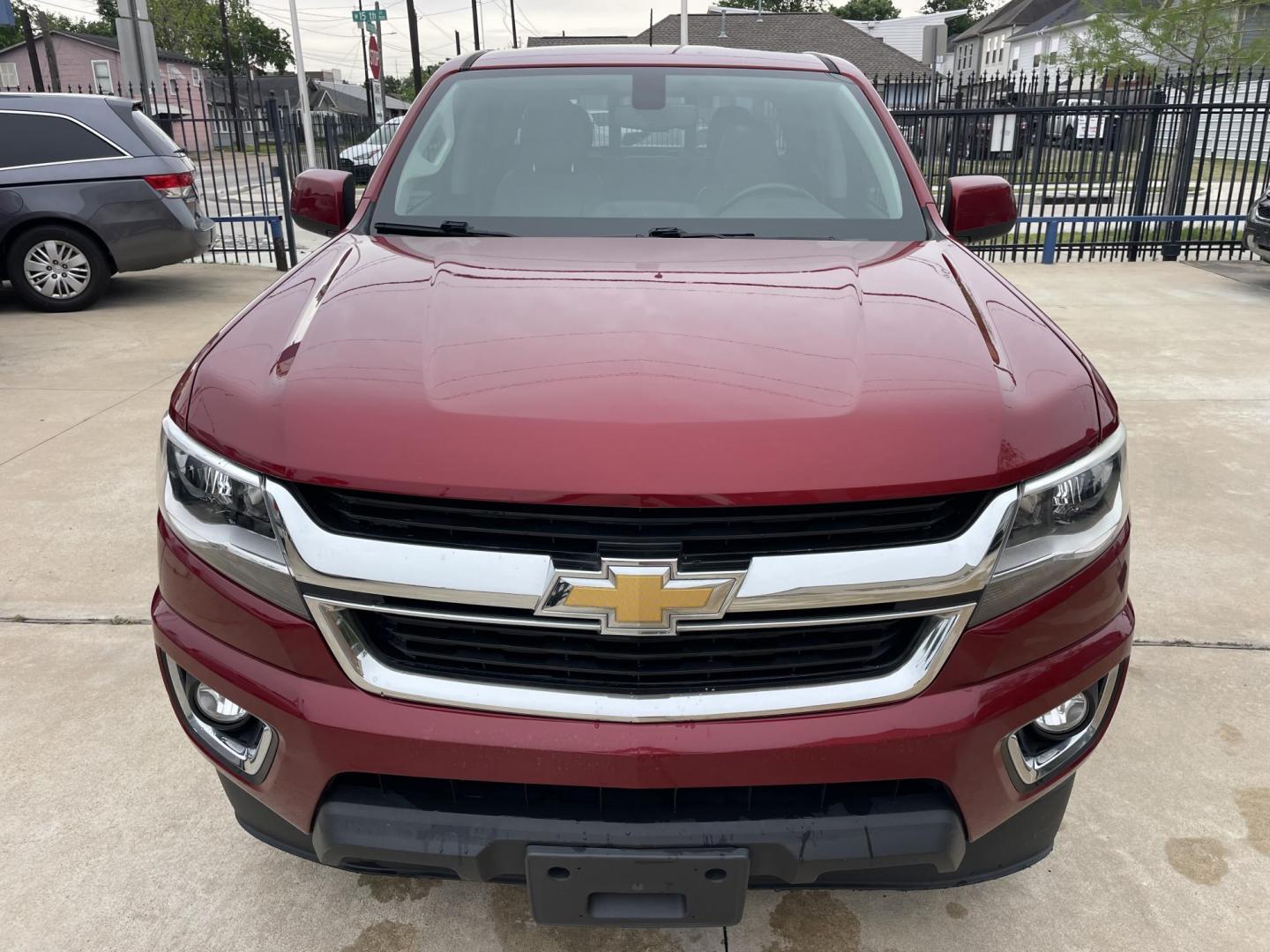 2017 Red /Gray Chevrolet Colorado LT Crew Cab 2WD Short Box (1GCGSCEA1H1) with an 2.5L L4 DOHC 16V GAS engine, 6A transmission, located at 1501 West 15th St., Houston, 77008, (713) 869-2925, 29.797941, -95.411789 - Photo#7