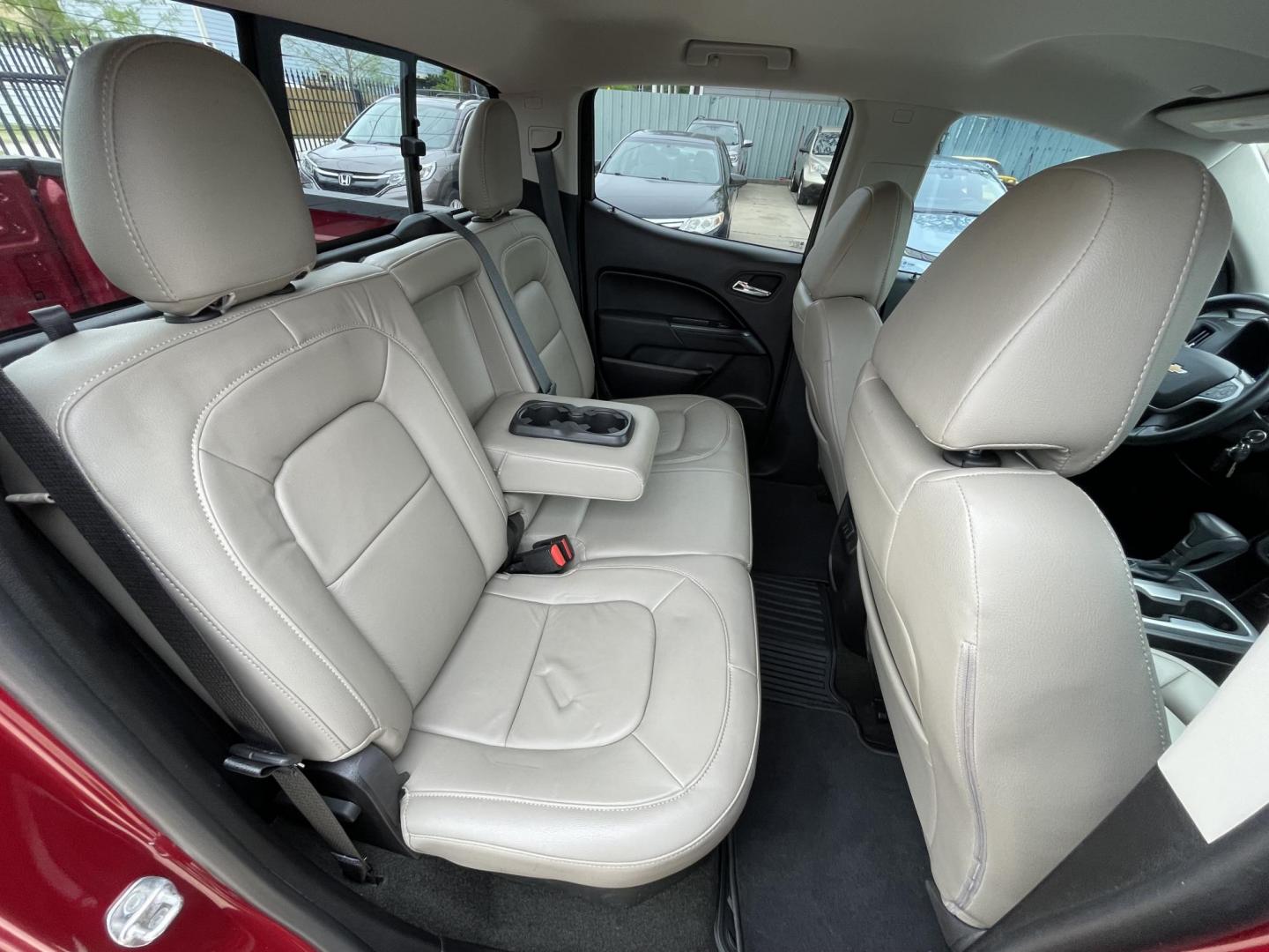 2017 Red /Gray Chevrolet Colorado LT Crew Cab 2WD Short Box (1GCGSCEA1H1) with an 2.5L L4 DOHC 16V GAS engine, 6A transmission, located at 1501 West 15th St., Houston, 77008, (713) 869-2925, 29.797941, -95.411789 - Photo#9