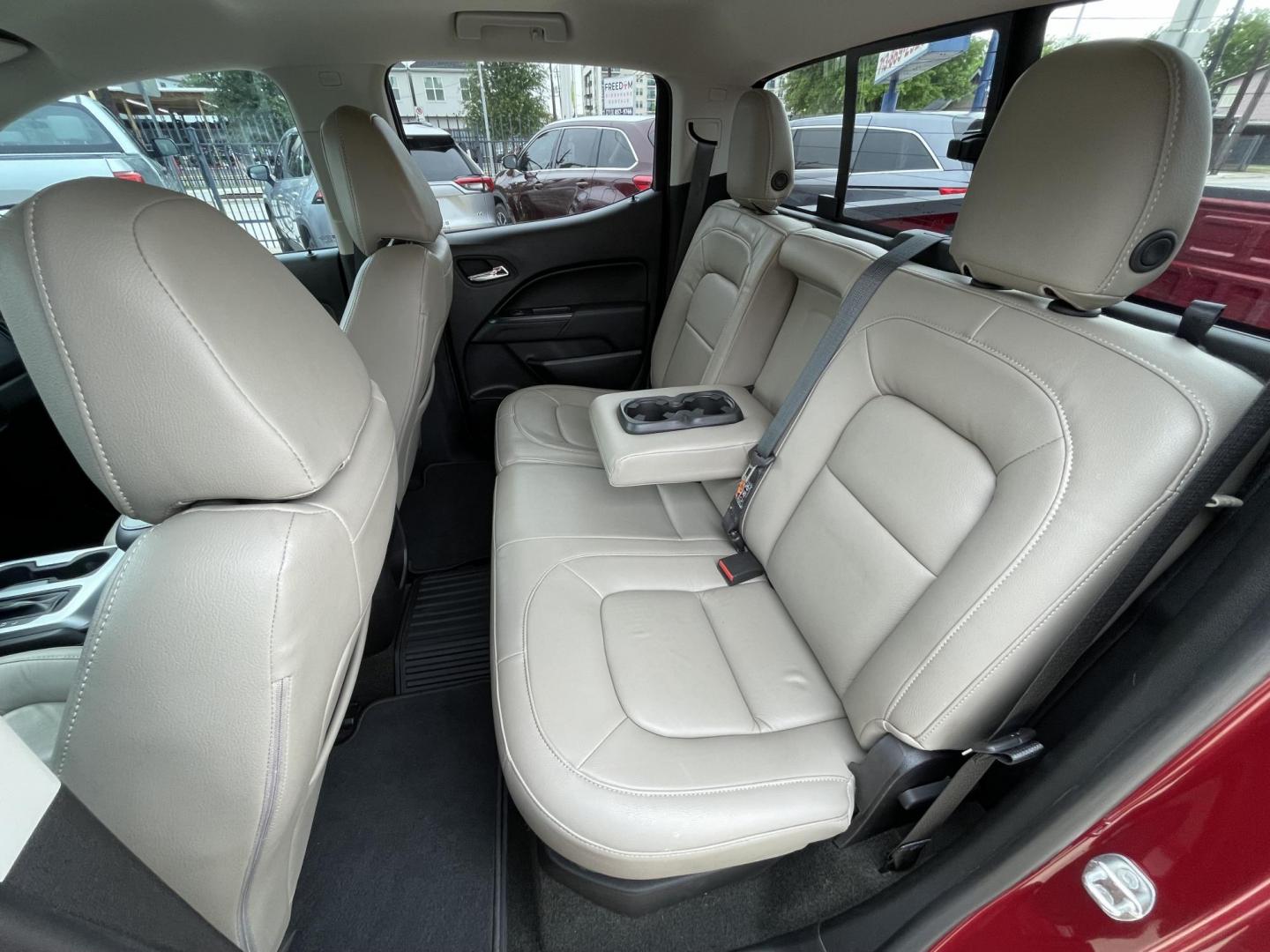 2017 Red /Gray Chevrolet Colorado LT Crew Cab 2WD Short Box (1GCGSCEA1H1) with an 2.5L L4 DOHC 16V GAS engine, 6A transmission, located at 1501 West 15th St., Houston, 77008, (713) 869-2925, 29.797941, -95.411789 - Photo#10