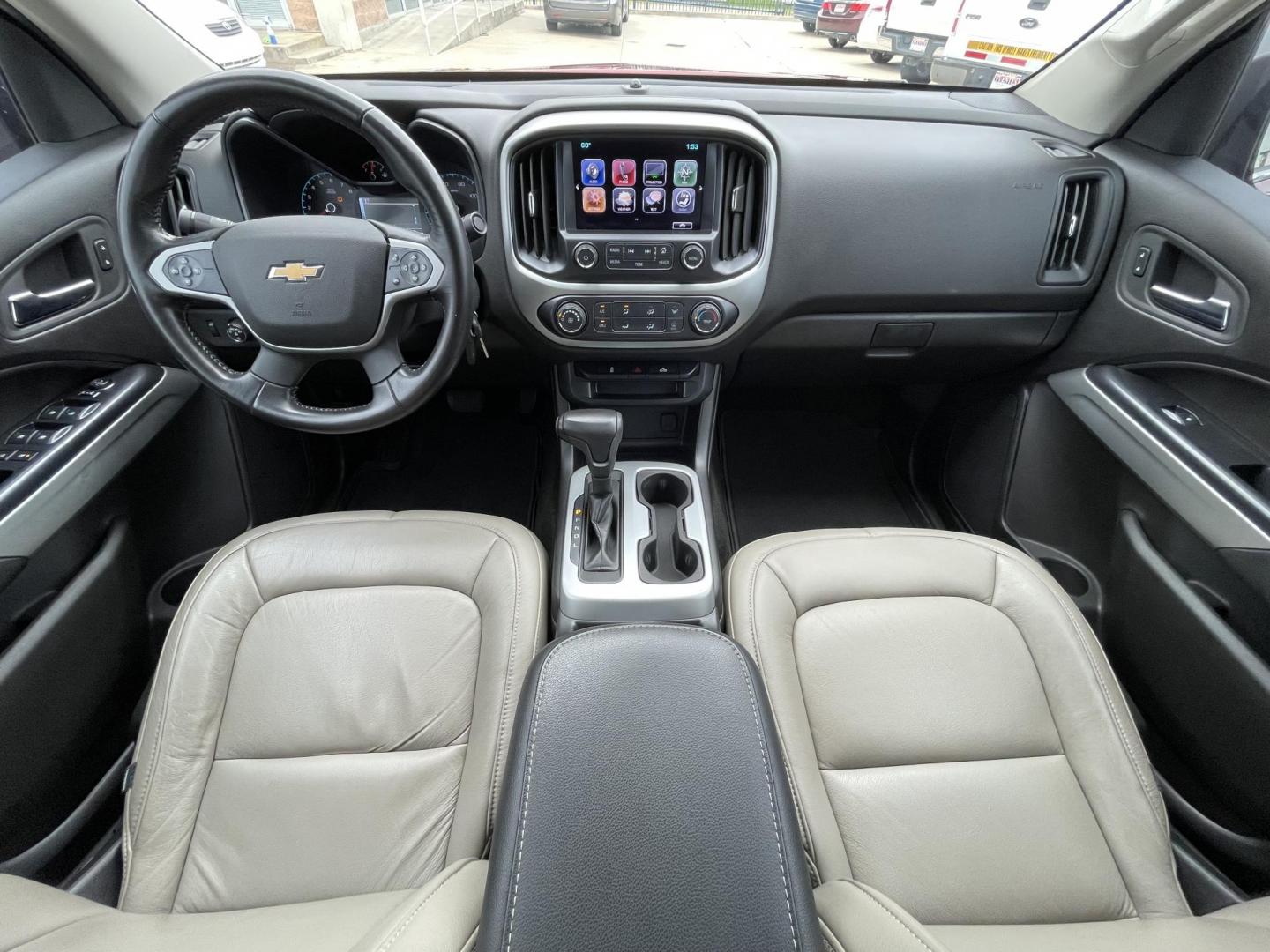 2017 Red /Gray Chevrolet Colorado LT Crew Cab 2WD Short Box (1GCGSCEA1H1) with an 2.5L L4 DOHC 16V GAS engine, 6A transmission, located at 1501 West 15th St., Houston, 77008, (713) 869-2925, 29.797941, -95.411789 - Photo#12