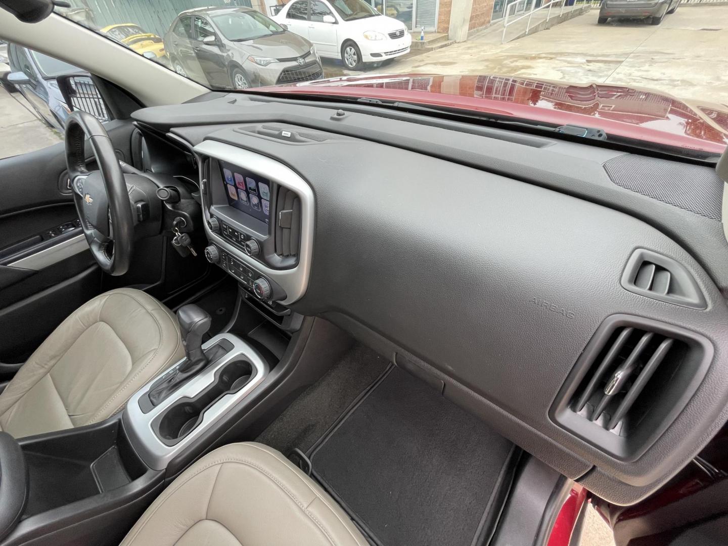 2017 Red /Gray Chevrolet Colorado LT Crew Cab 2WD Short Box (1GCGSCEA1H1) with an 2.5L L4 DOHC 16V GAS engine, 6A transmission, located at 1501 West 15th St., Houston, 77008, (713) 869-2925, 29.797941, -95.411789 - Photo#13