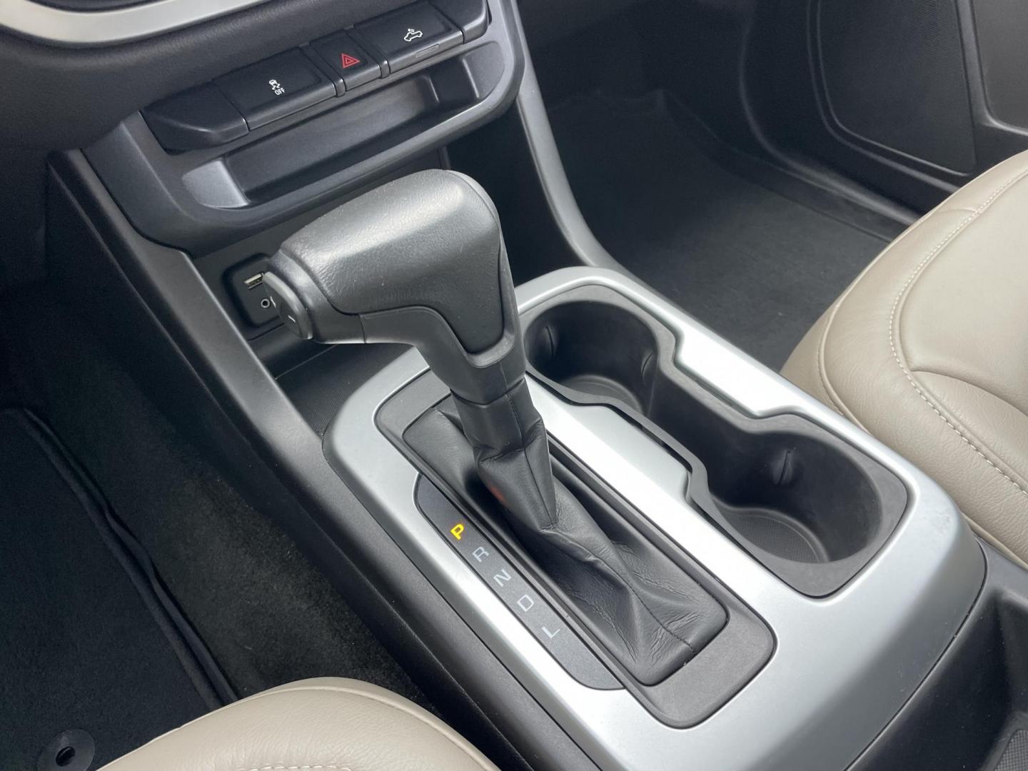 2017 Red /Gray Chevrolet Colorado LT Crew Cab 2WD Short Box (1GCGSCEA1H1) with an 2.5L L4 DOHC 16V GAS engine, 6A transmission, located at 1501 West 15th St., Houston, 77008, (713) 869-2925, 29.797941, -95.411789 - Photo#15