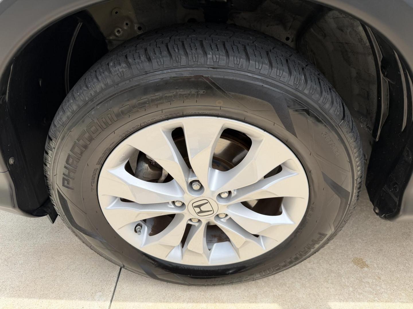 2012 Silver /Silver Honda CR-V EX 2WD 5-Speed AT (2HKRM3H59CH) with an 2.4L L4 DOHC 16V engine, 5-Speed Automatic transmission, located at 1501 West 15th St., Houston, 77008, (713) 869-2925, 29.797941, -95.411789 - Photo#10