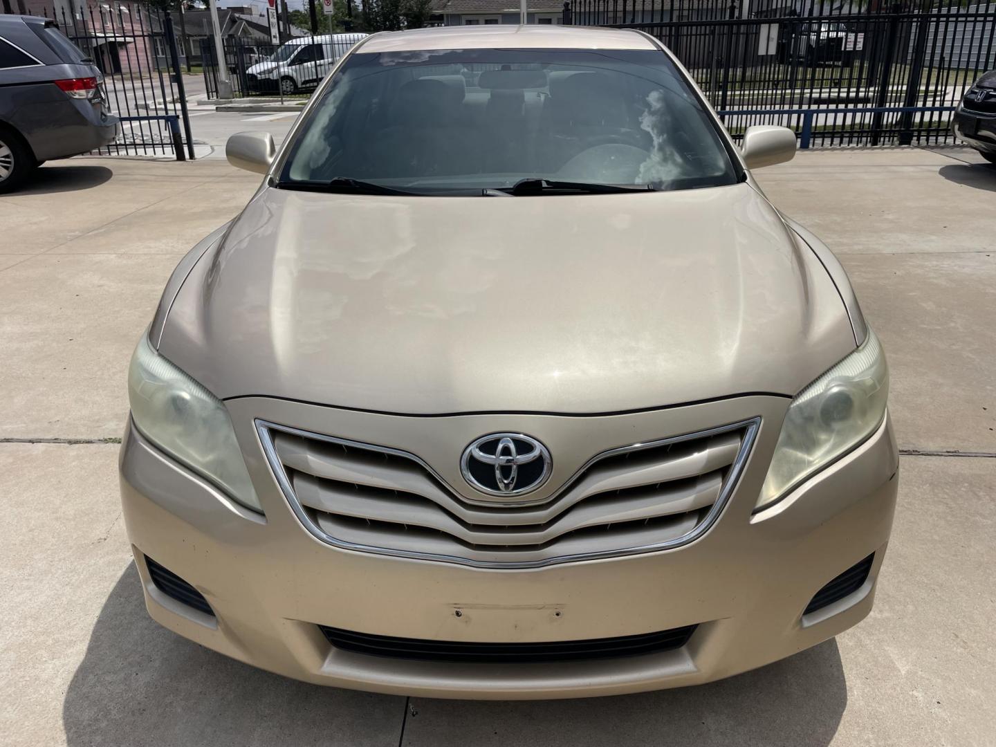2011 Beige /Beige Toyota Camry LE 6-Spd AT (4T1BF3EK6BU) with an 2.5L L4 DOHC 16V engine, 6-Speed Automatic transmission, located at 1501 West 15th St., Houston, 77008, (713) 869-2925, 29.797941, -95.411789 - Photo#4