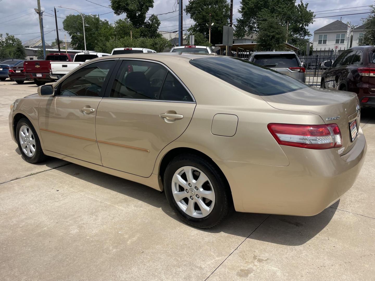 2011 Beige /Beige Toyota Camry LE 6-Spd AT (4T1BF3EK6BU) with an 2.5L L4 DOHC 16V engine, 6-Speed Automatic transmission, located at 1501 West 15th St., Houston, 77008, (713) 869-2925, 29.797941, -95.411789 - Photo#5