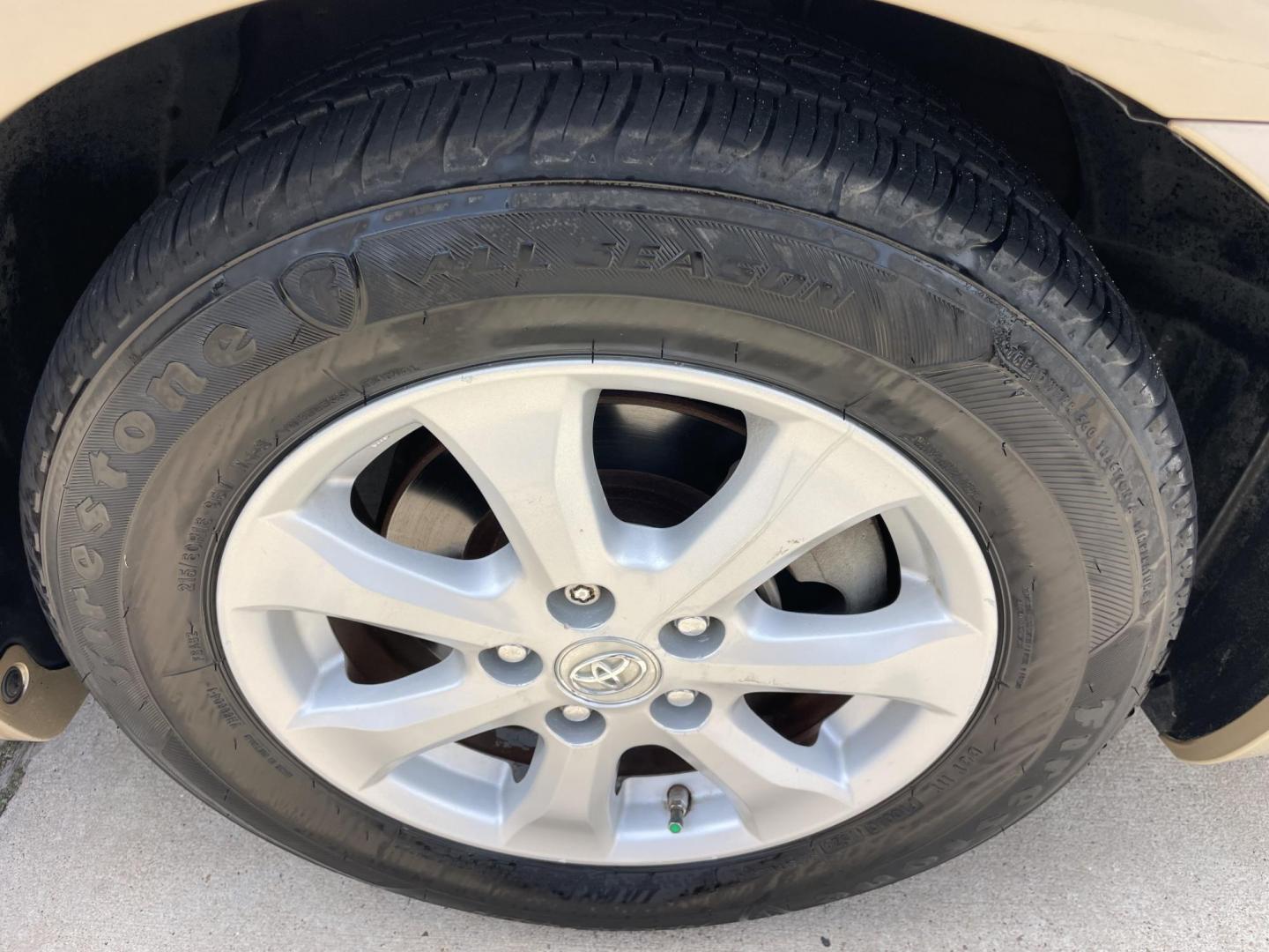 2011 Beige /Beige Toyota Camry LE 6-Spd AT (4T1BF3EK6BU) with an 2.5L L4 DOHC 16V engine, 6-Speed Automatic transmission, located at 1501 West 15th St., Houston, 77008, (713) 869-2925, 29.797941, -95.411789 - Photo#16