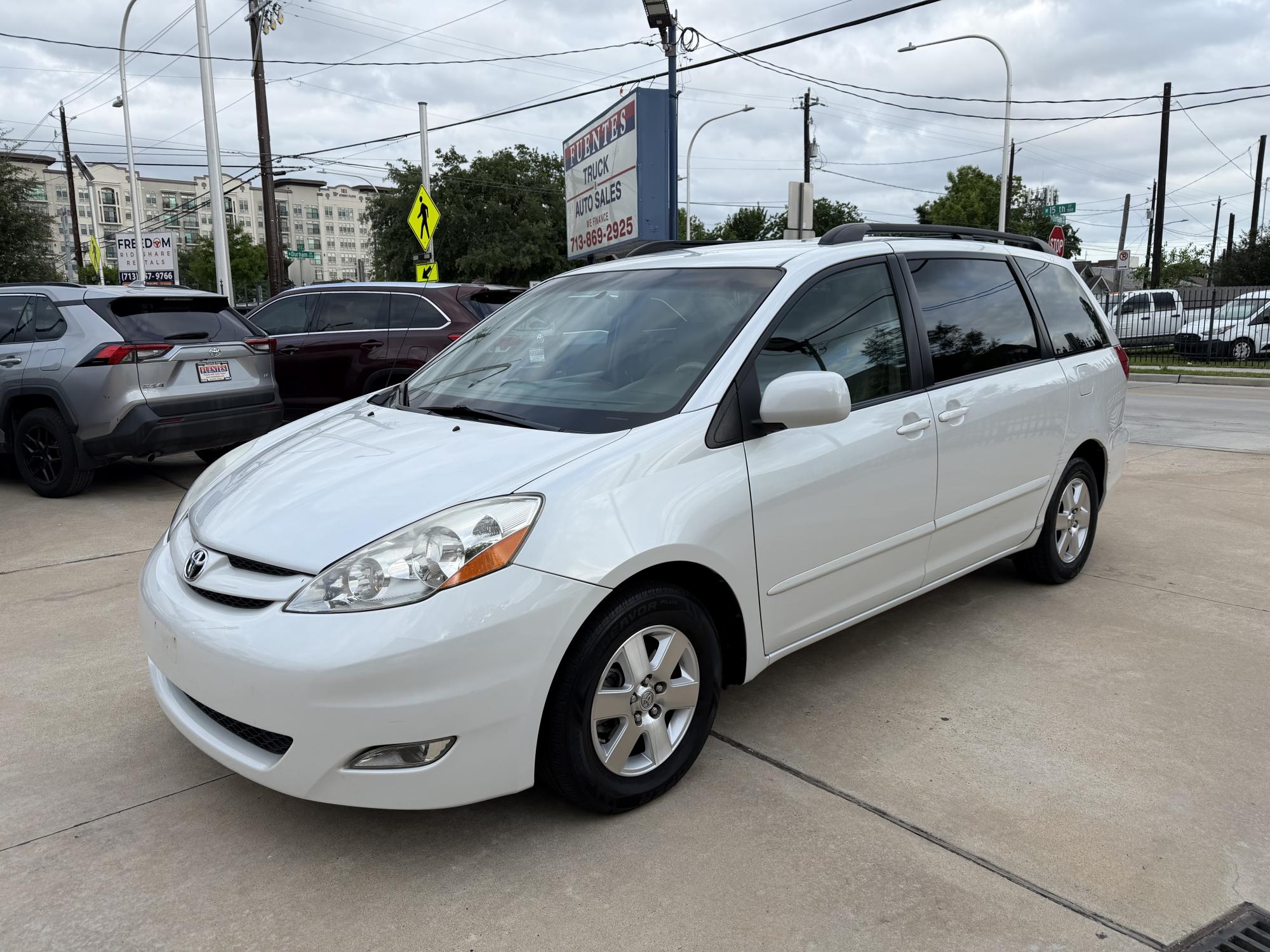 photo of 2008 Toyota Sienna XLE FWD