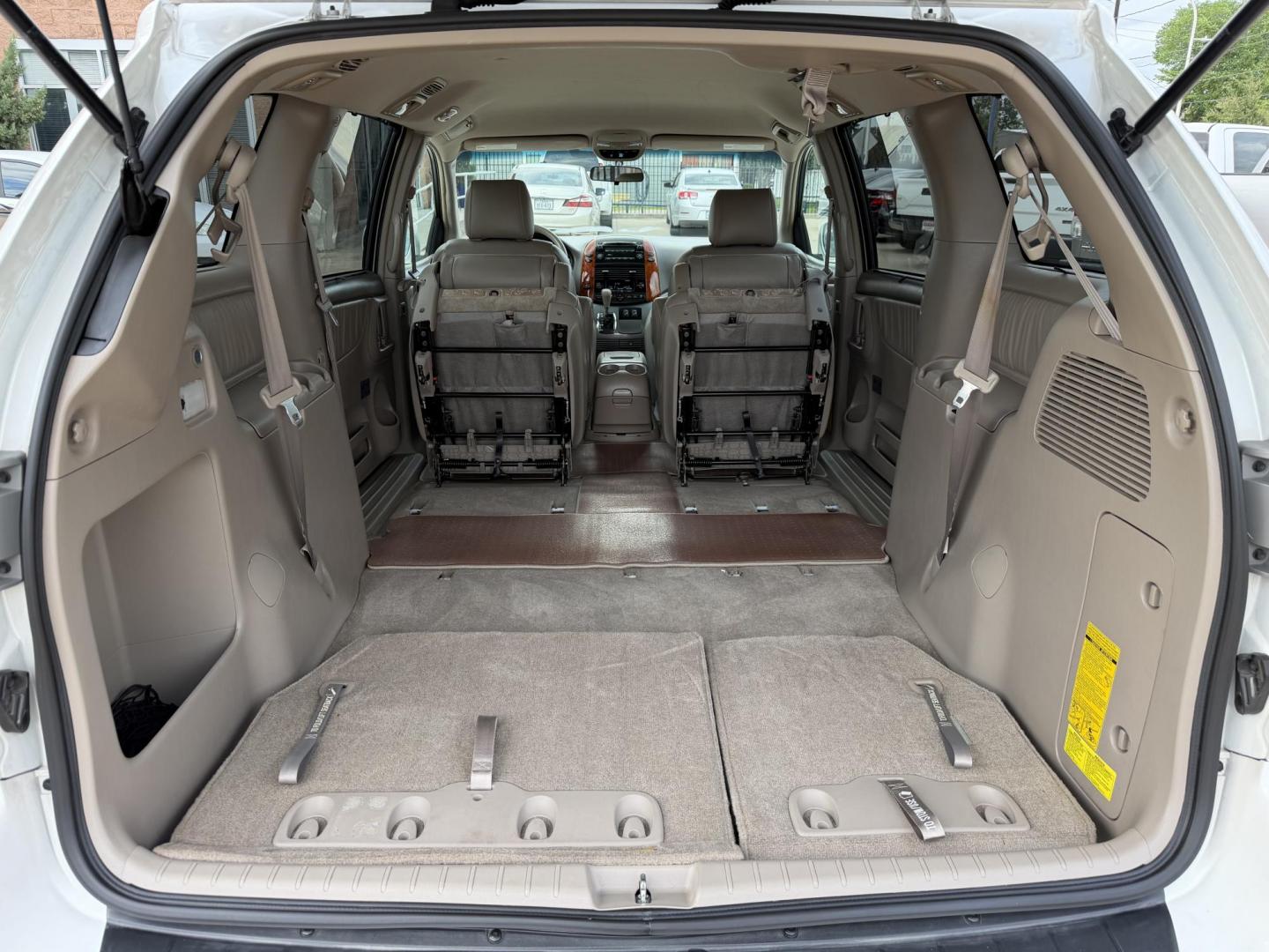 2008 White /Beige Toyota Sienna XLE FWD (5TDZK22C38S) with an 3.5L V6 EFI DOHC 24V engine, 5-Speed Automatic Overdrive transmission, located at 1501 West 15th St., Houston, 77008, (713) 869-2925, 29.797941, -95.411789 - Photo#7