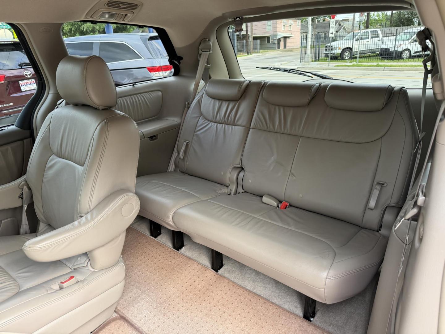 2008 White /Beige Toyota Sienna XLE FWD (5TDZK22C38S) with an 3.5L V6 EFI DOHC 24V engine, 5-Speed Automatic Overdrive transmission, located at 1501 West 15th St., Houston, 77008, (713) 869-2925, 29.797941, -95.411789 - Photo#10