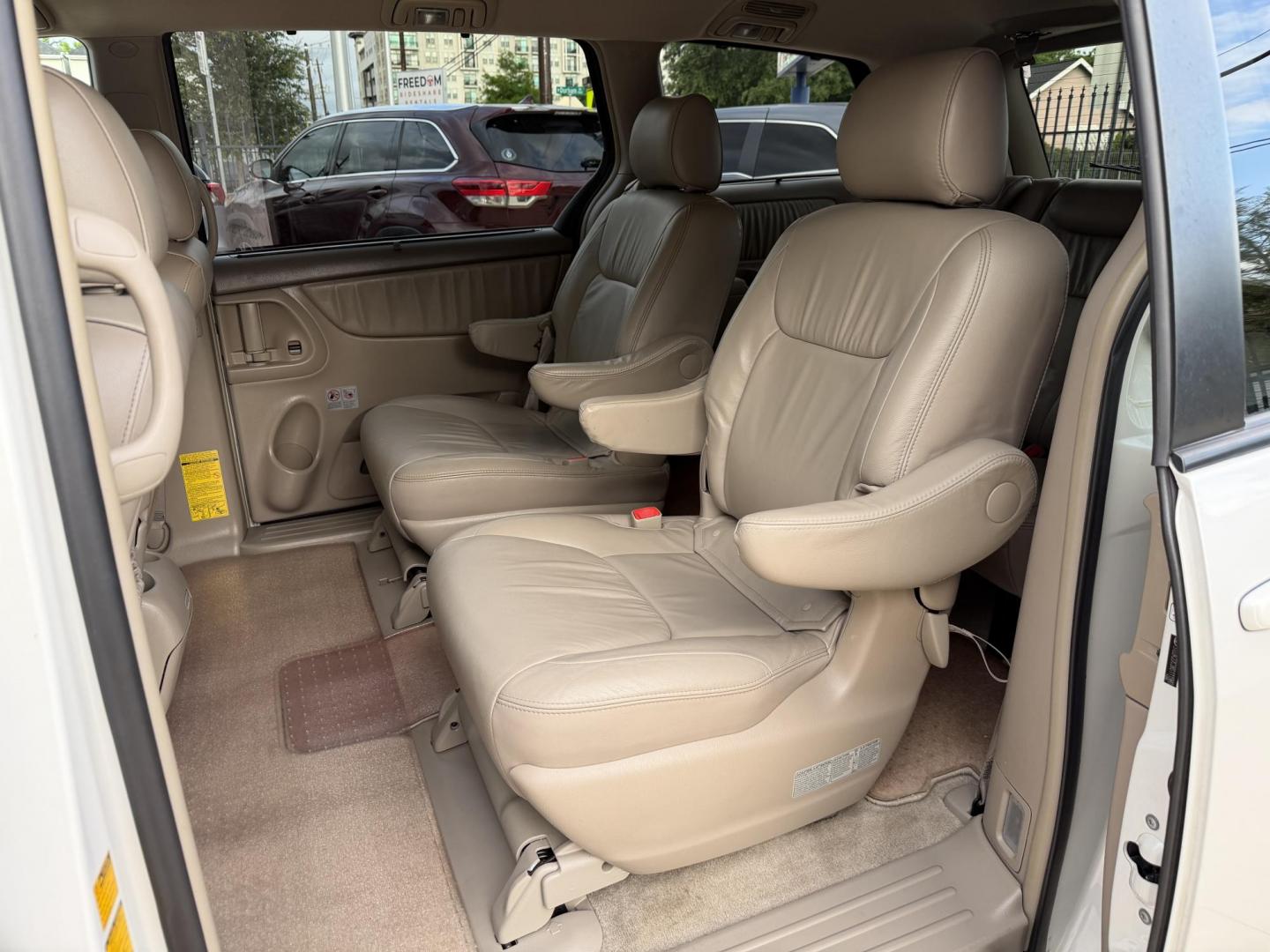 2008 White /Beige Toyota Sienna XLE FWD (5TDZK22C38S) with an 3.5L V6 EFI DOHC 24V engine, 5-Speed Automatic Overdrive transmission, located at 1501 West 15th St., Houston, 77008, (713) 869-2925, 29.797941, -95.411789 - Photo#11