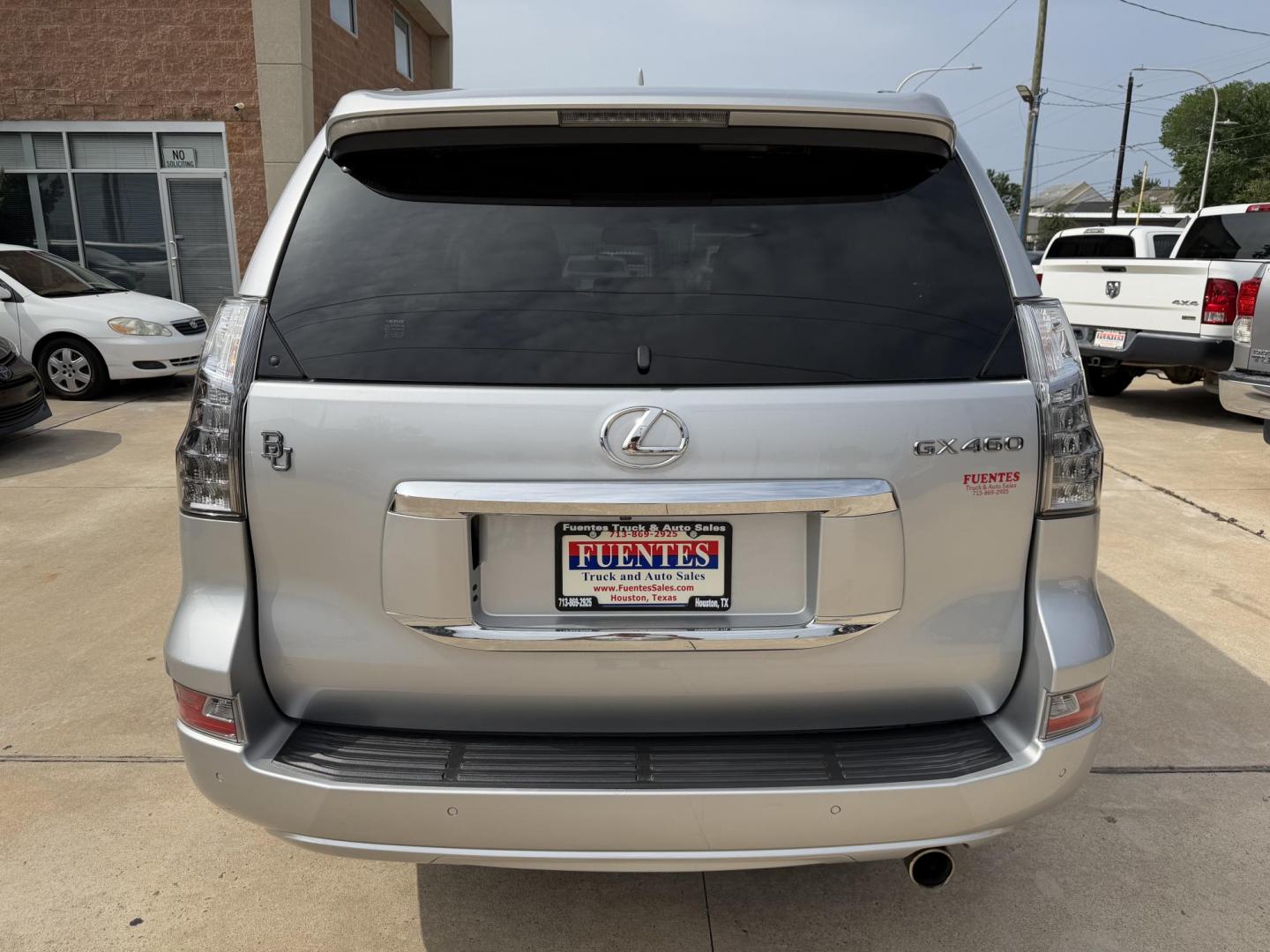 2015 Silver /Beige Lexus GX 460 Base (JTJBM7FX2F5) with an 4.6L V8 DOHC 32V engine, 6-Speed Automatic transmission, located at 1501 West 15th St., Houston, 77008, (713) 869-2925, 29.797941, -95.411789 - Photo#4