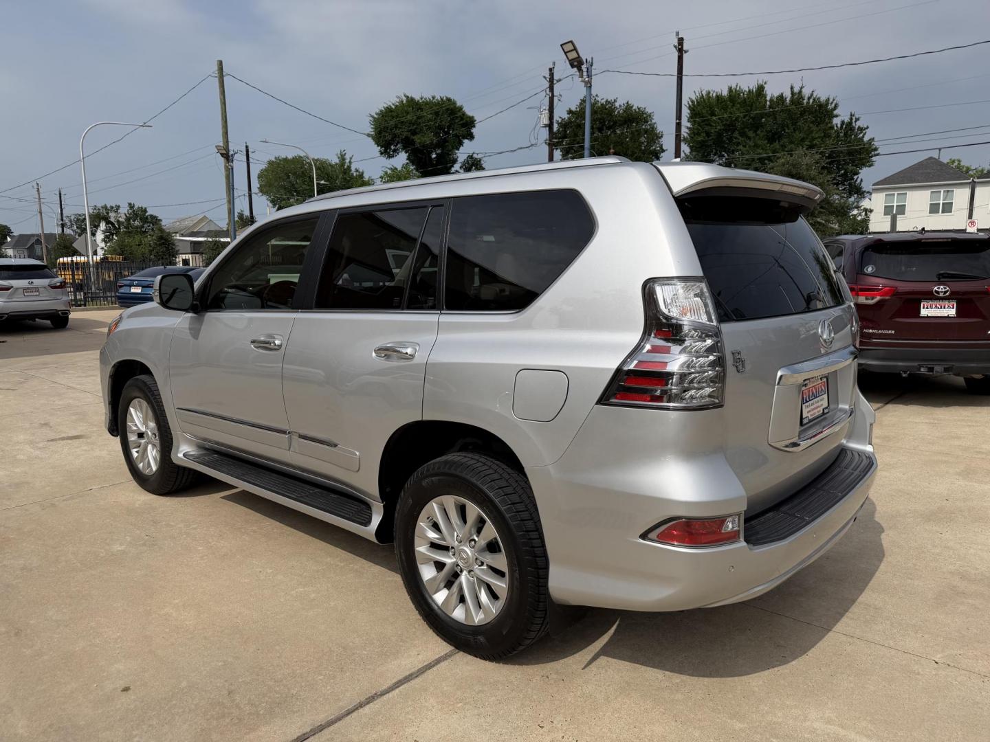 2015 Silver /Beige Lexus GX 460 Base (JTJBM7FX2F5) with an 4.6L V8 DOHC 32V engine, 6-Speed Automatic transmission, located at 1501 West 15th St., Houston, 77008, (713) 869-2925, 29.797941, -95.411789 - Photo#5