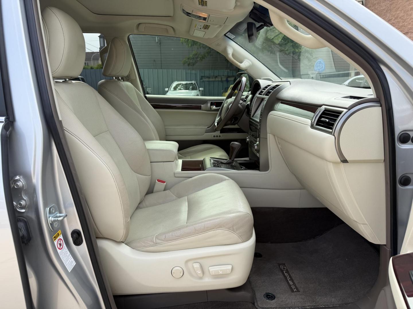 2015 Silver /Beige Lexus GX 460 Base (JTJBM7FX2F5) with an 4.6L V8 DOHC 32V engine, 6-Speed Automatic transmission, located at 1501 West 15th St., Houston, 77008, (713) 869-2925, 29.797941, -95.411789 - Photo#10