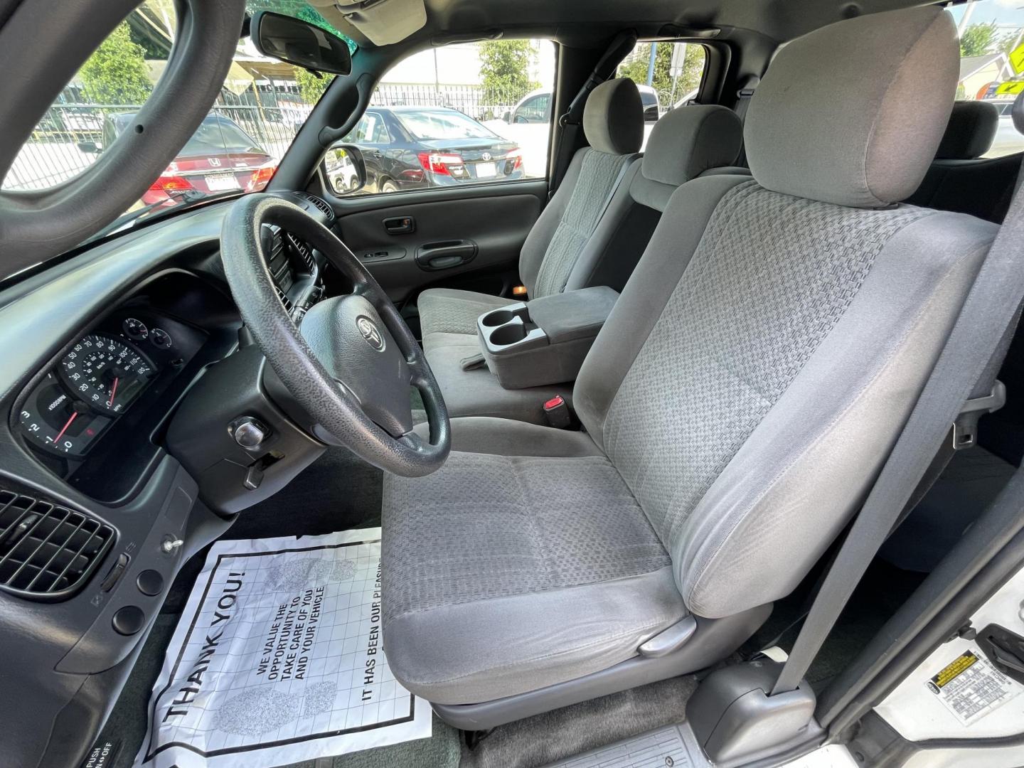 2005 White /Gray Toyota Tundra SR5 Access Cab 2WD (5TBRU34155S) with an 4.0L V6 DOHC 24V engine, Automatic transmission, located at 1501 West 15th St., Houston, 77008, (713) 869-2925, 29.797941, -95.411789 - Photo#7